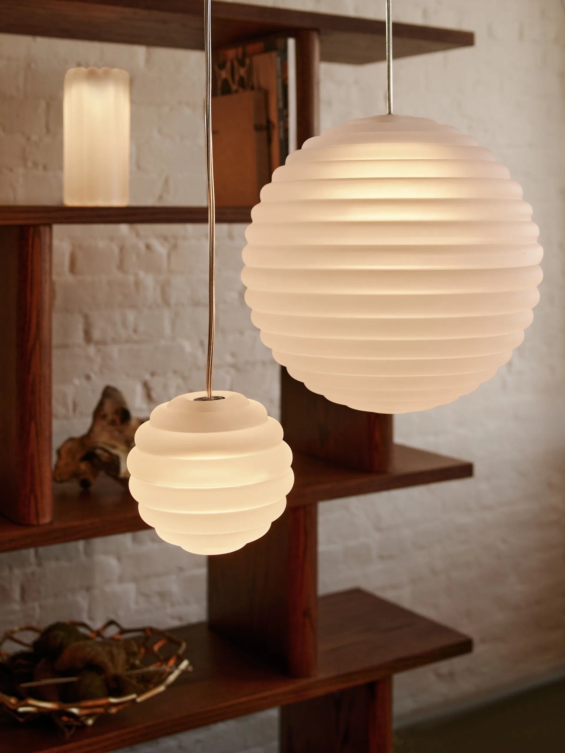 Press Sphere pendant LED Ø30 cm, Frosted Tom Dixon