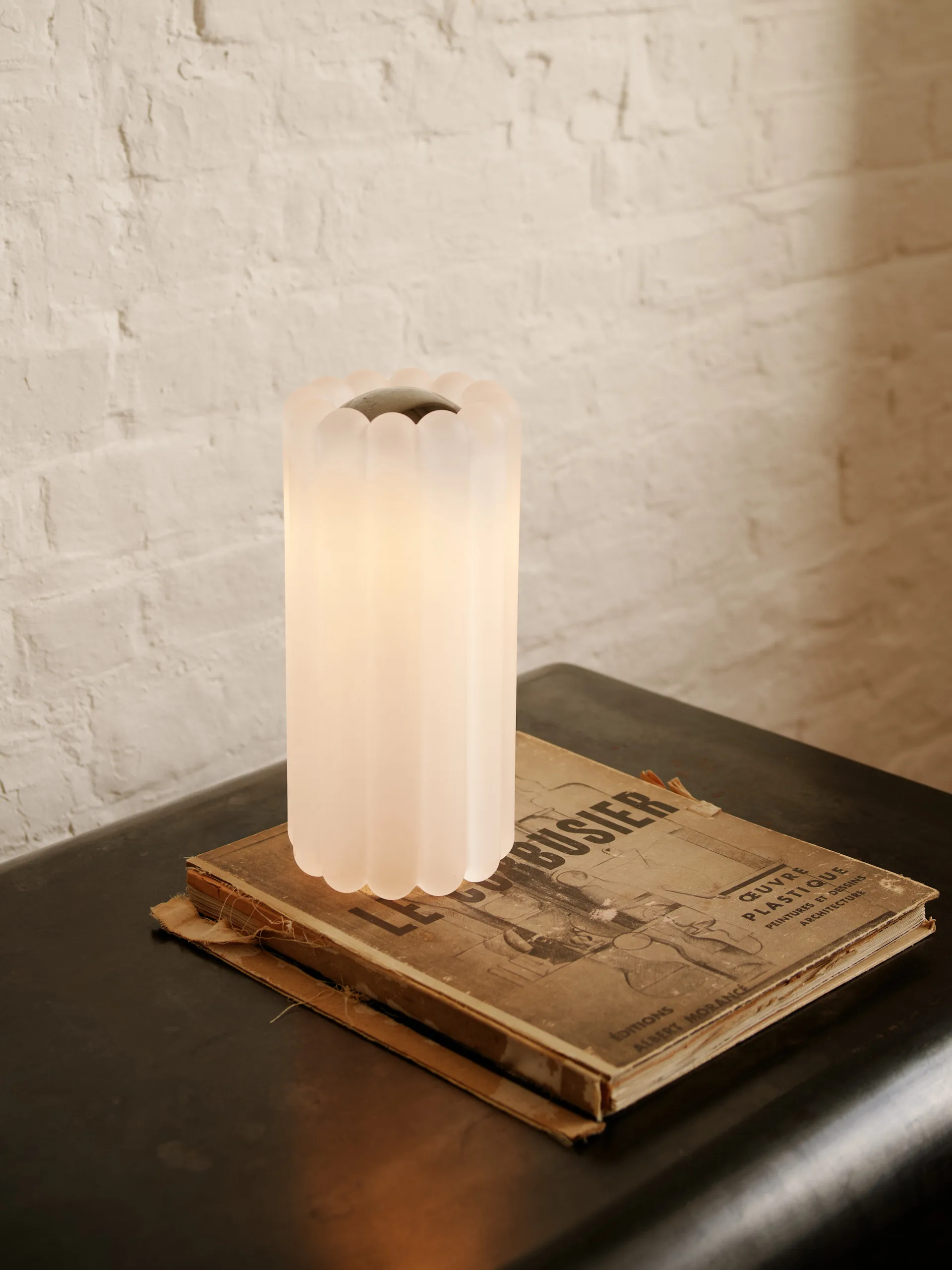 Press table lamp LED 23,5 cm, Frosted Tom Dixon