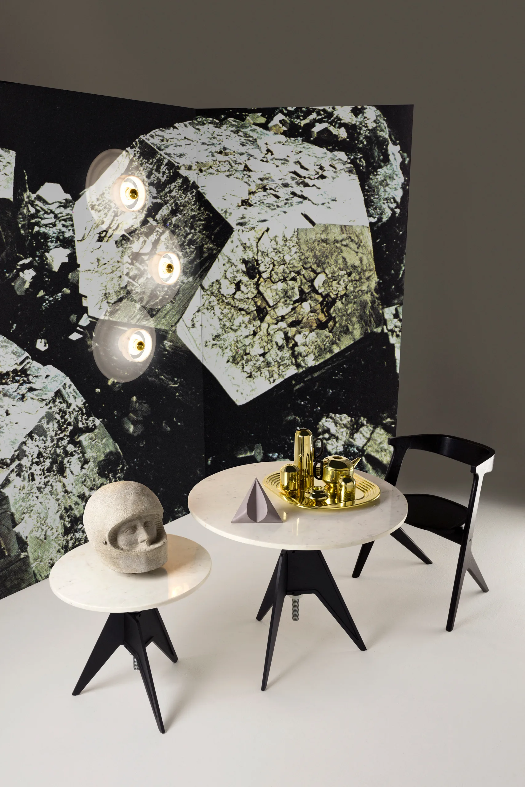 Screw side table Ø60 cm, White marble-cast iron Tom Dixon