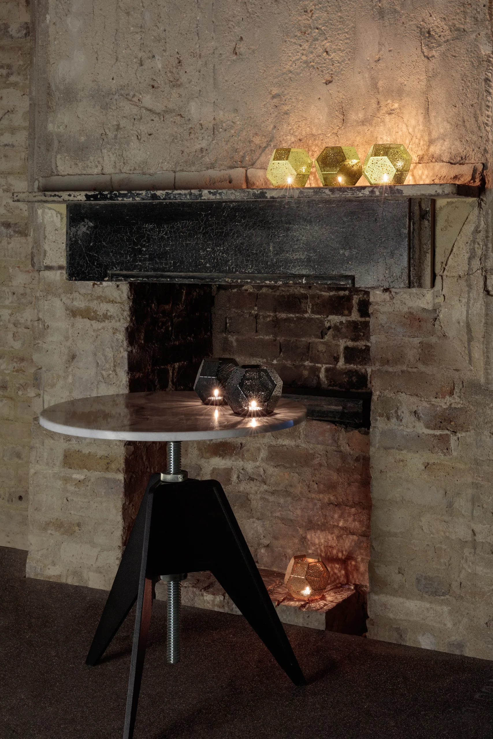 Screw side table Ø60 cm, White marble-cast iron Tom Dixon