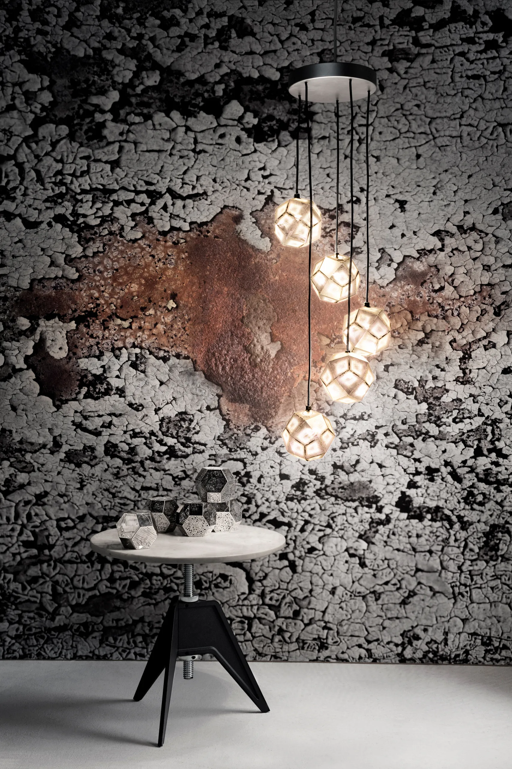 Screw side table Ø60 cm, White marble-cast iron Tom Dixon