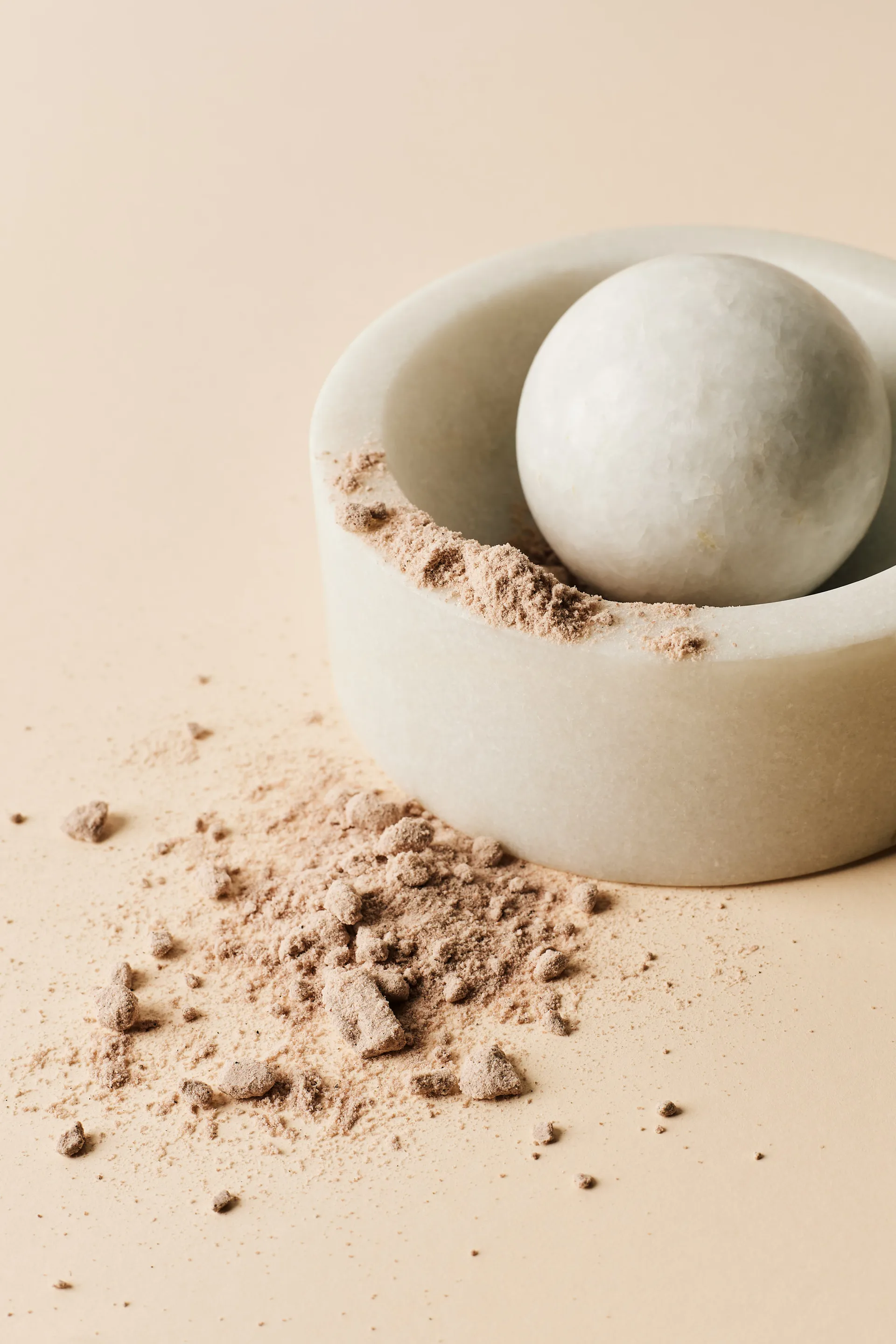 Stone spice grinder Ø12 cm, White marble Tom Dixon