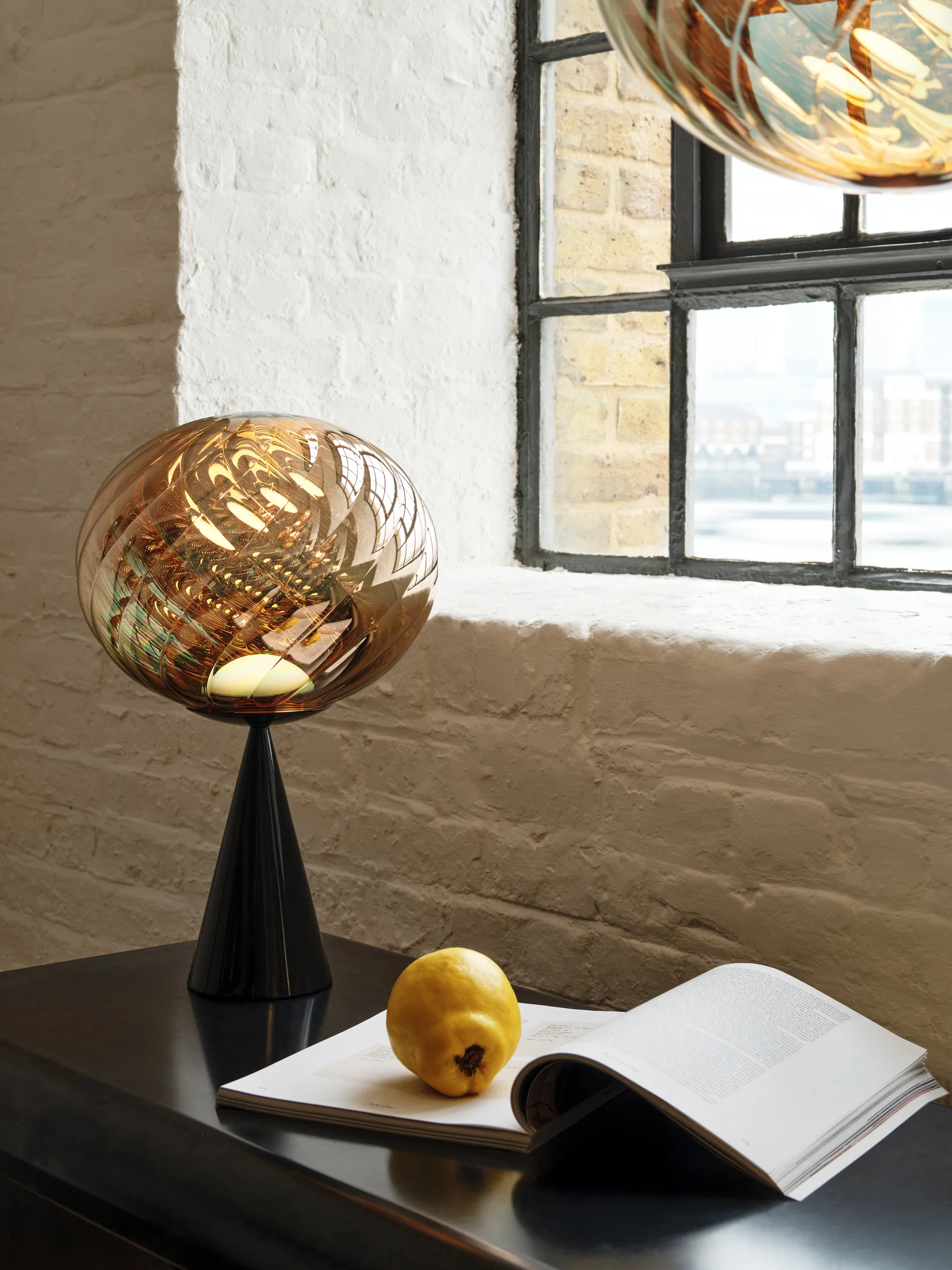 Whirl cone fat table lamp, Gold-black Tom Dixon