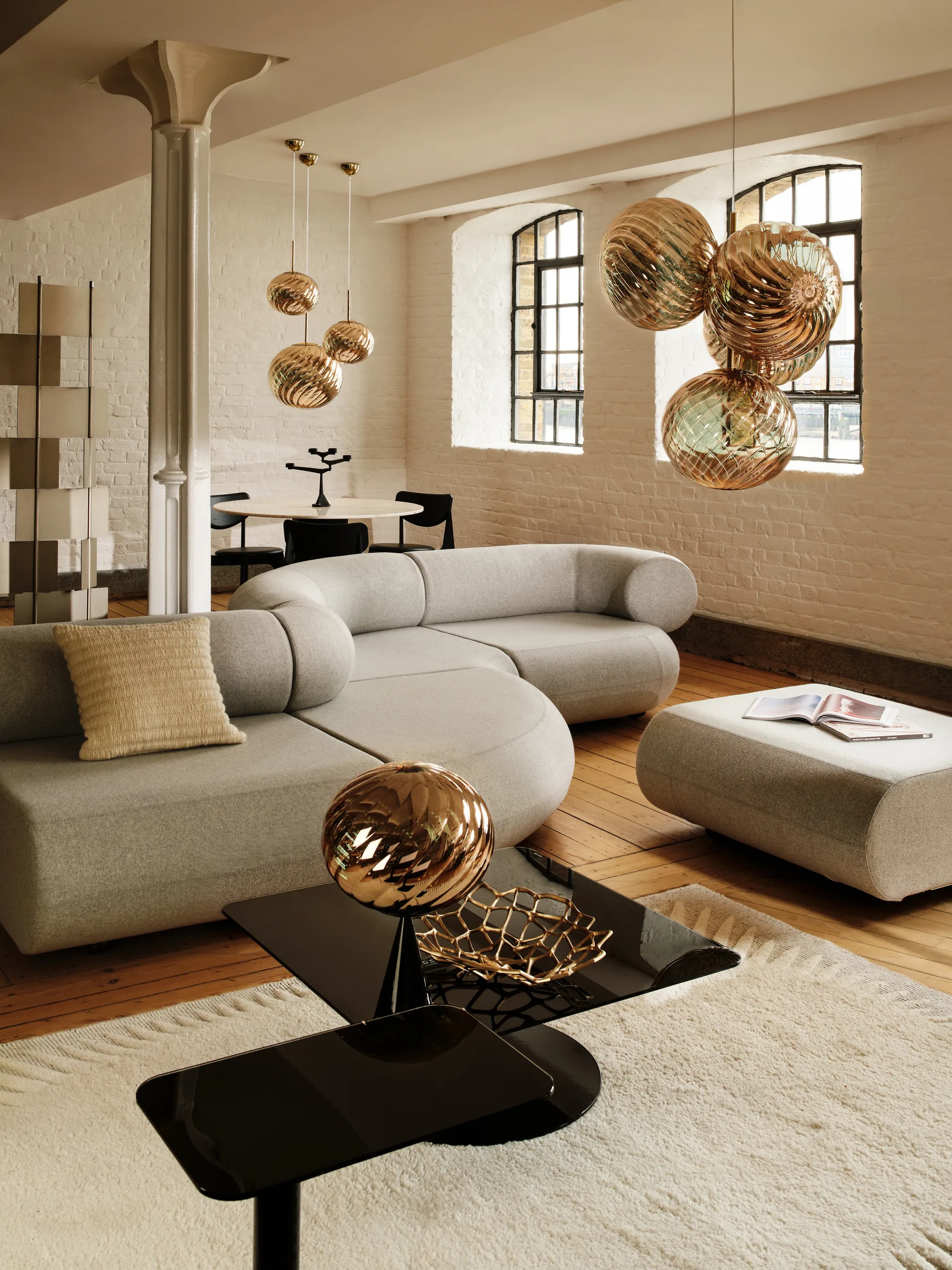 Whirl cone fat table lamp, Gold-black Tom Dixon