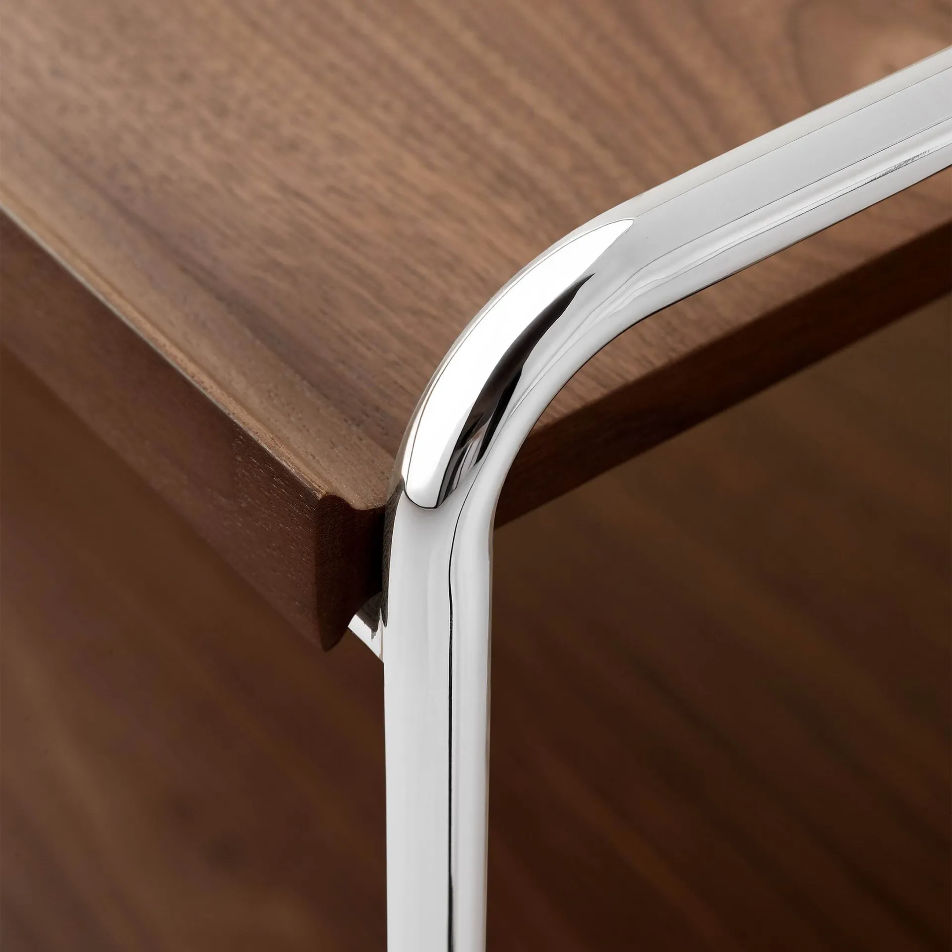 Alima NDS6 shelf, Lacquered walnut-chrome &Tradition