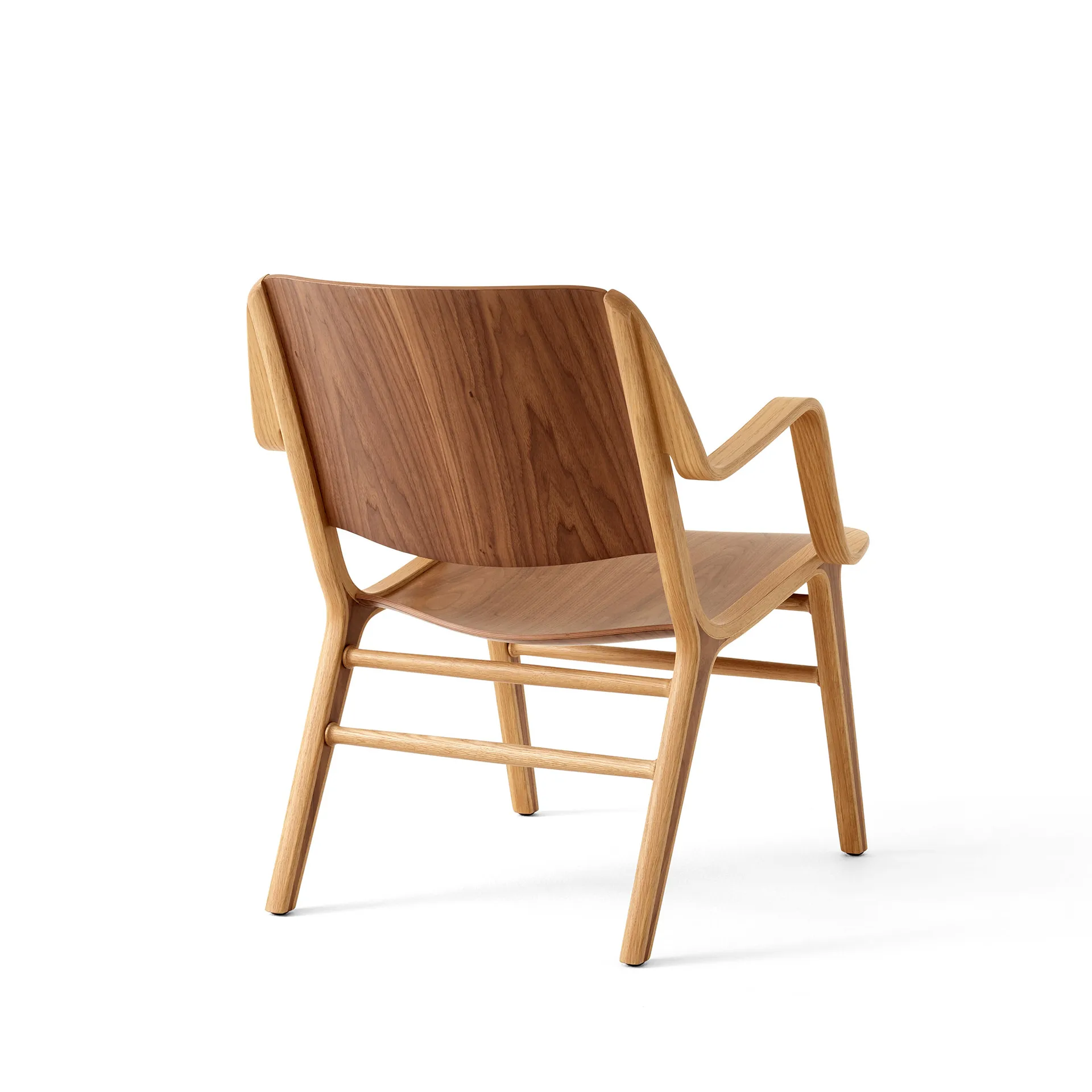 AX HM11 lounge chair with armrests, Walnut-oak &Tradition