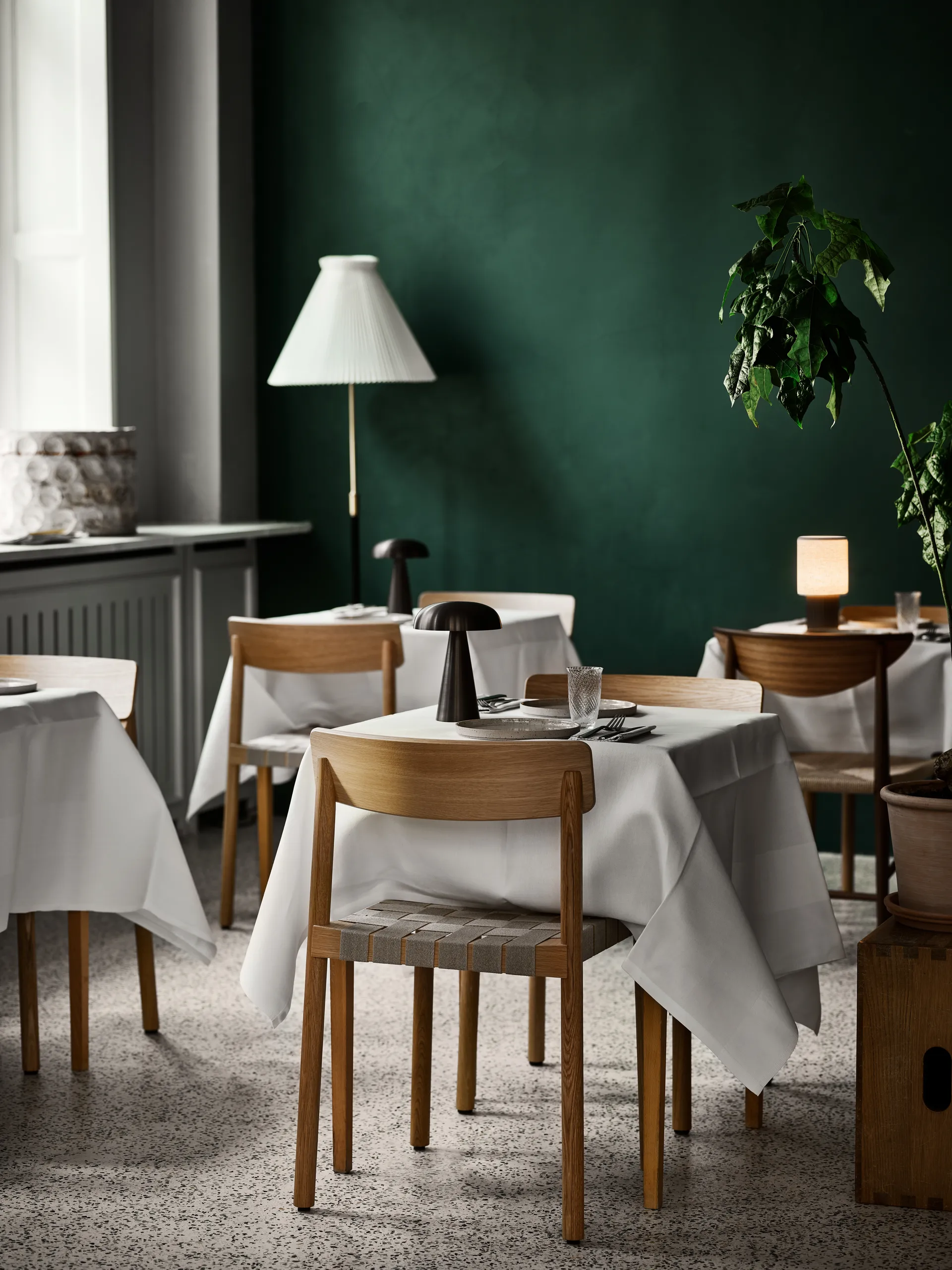 Betty TK1 chair, Oak-natural woven linen strap seat, 2-pack &Tradition