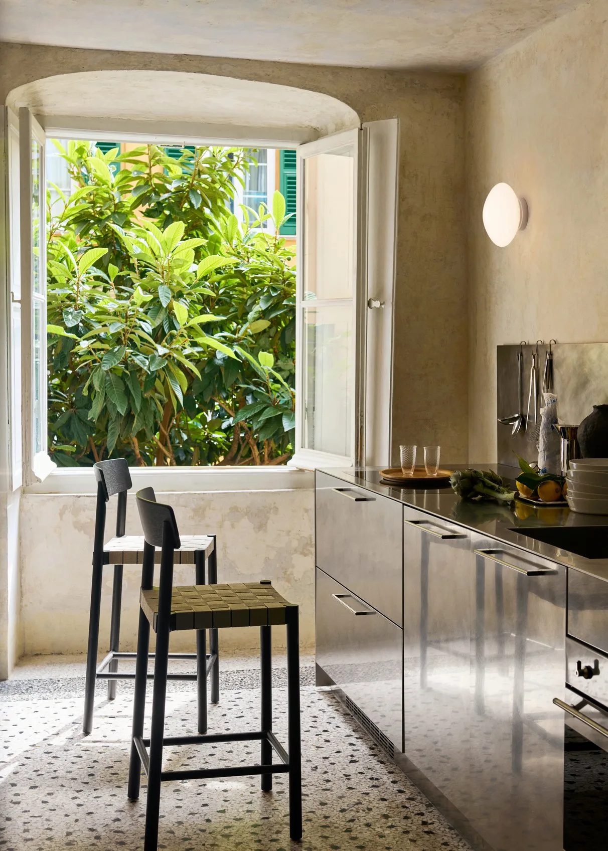 Betty TK12 Counter Chair 65 cm, Natural linen-black lacquered ash &Tradition