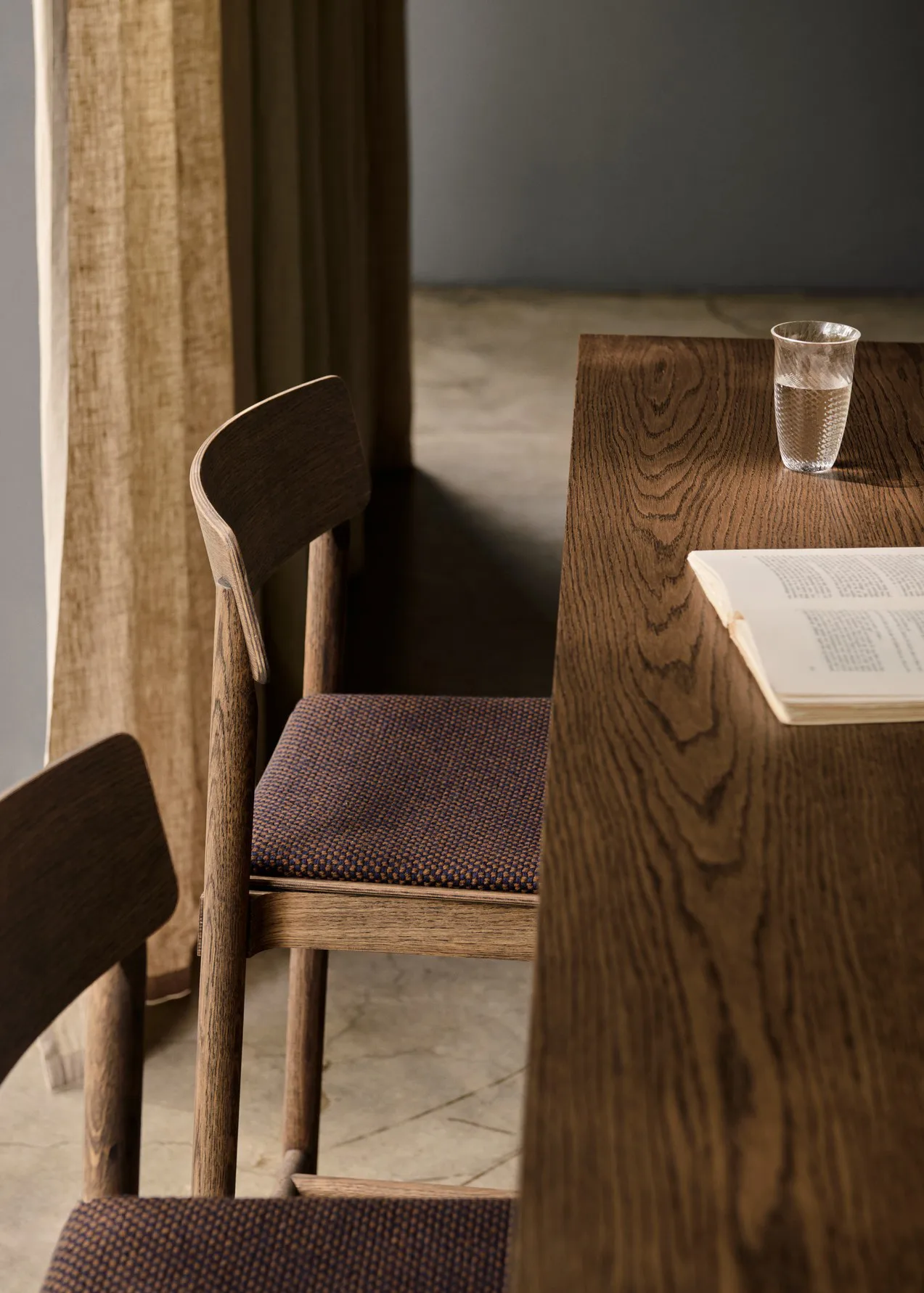 Betty TK14 Counter Chair 65 cm, Sisu 0785-smoked oiled oak &Tradition