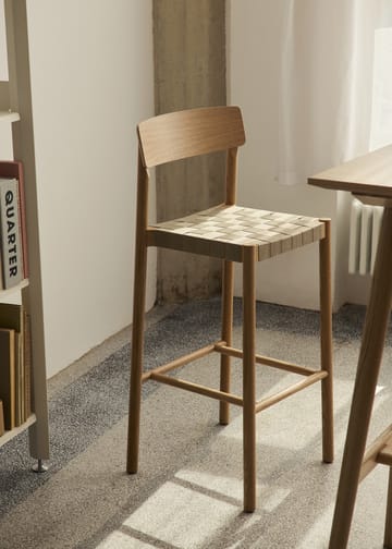 Betty TK15 Bar Chair 75 cm - Smoked oiled oak-natural linen - &Tradition