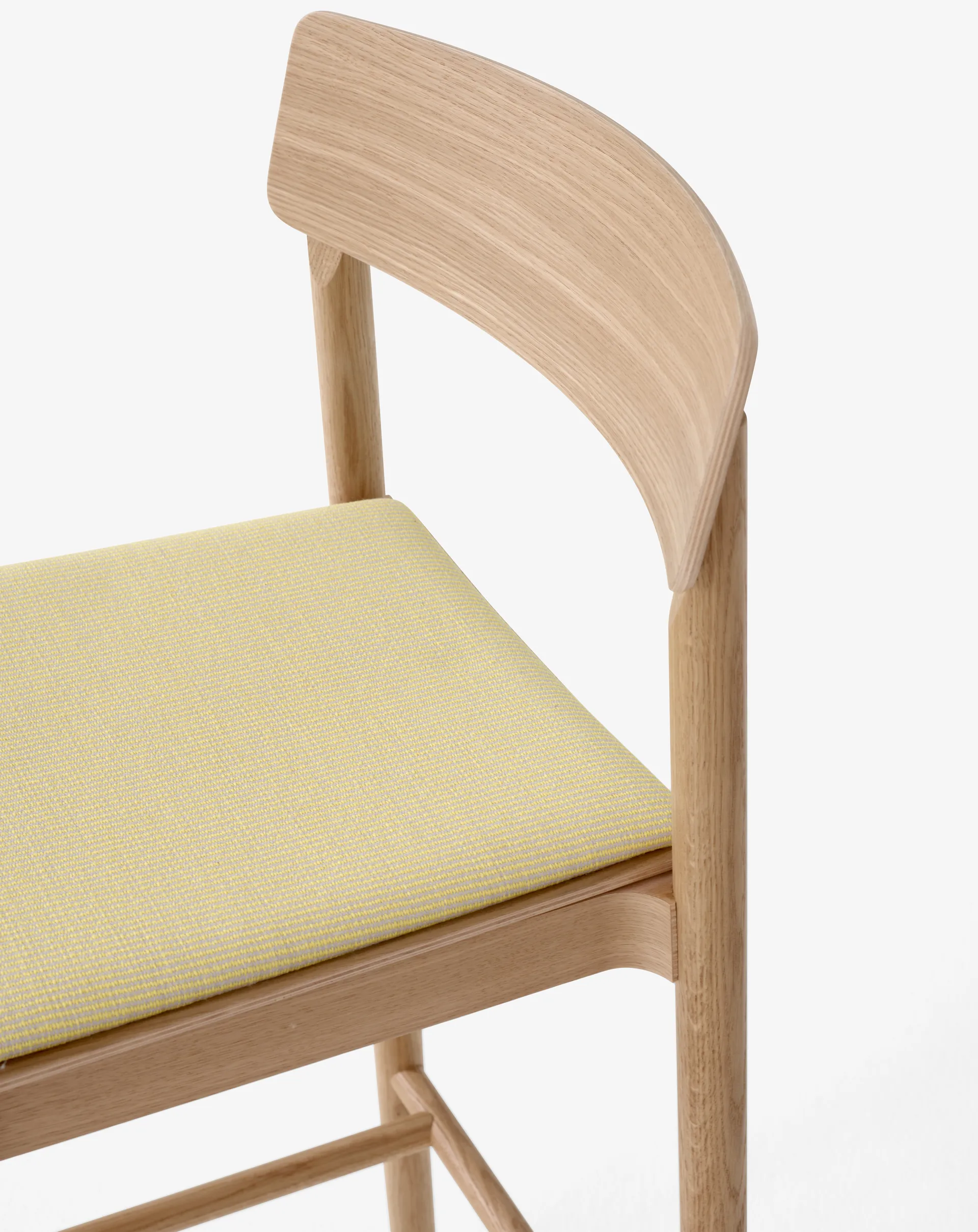 Betty TK17 Bar Chair 75 cm, Fuse 0421-laquered solid oak &Tradition