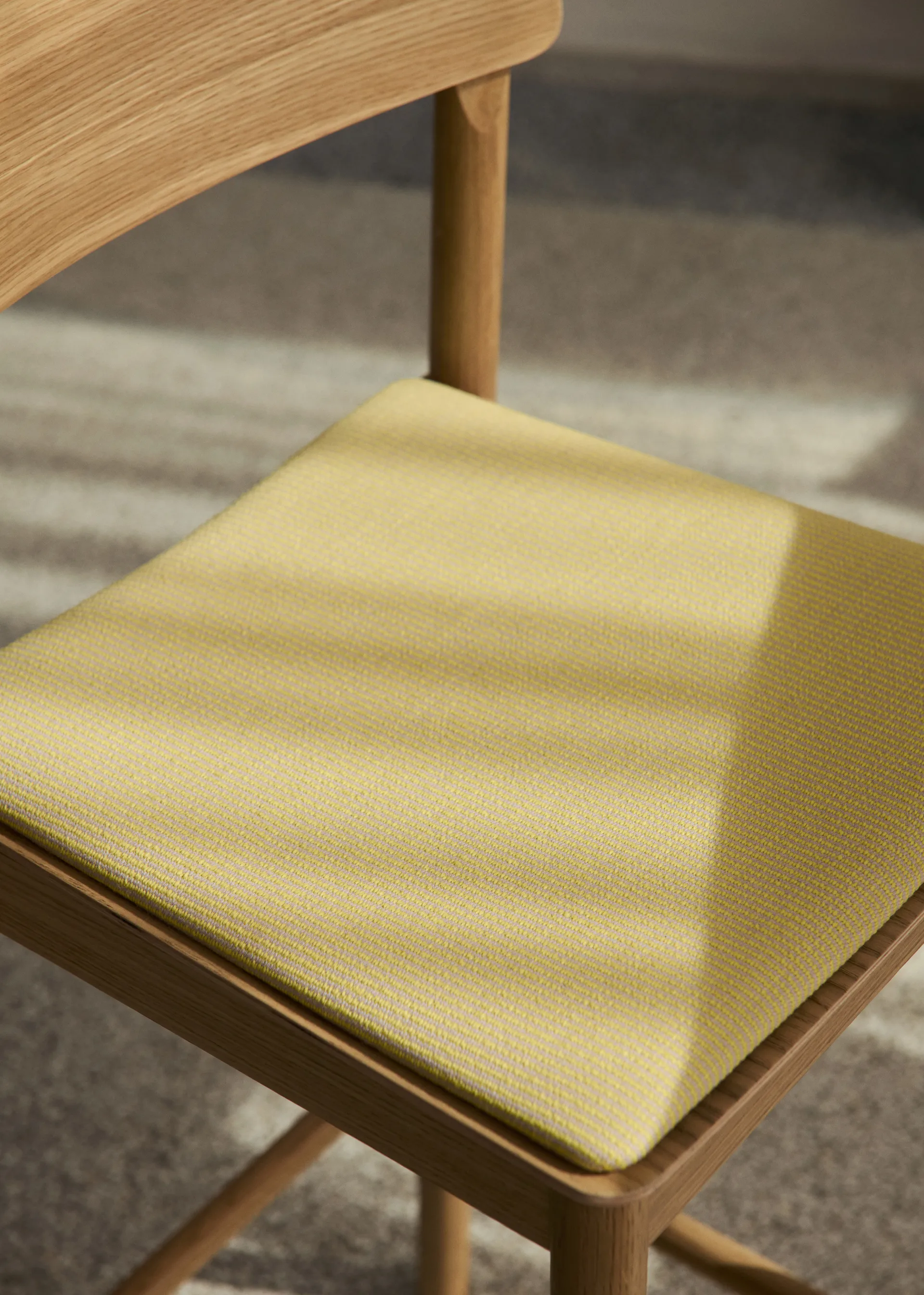 Betty TK17 Bar Chair 75 cm, Fuse 0421-laquered solid oak &Tradition