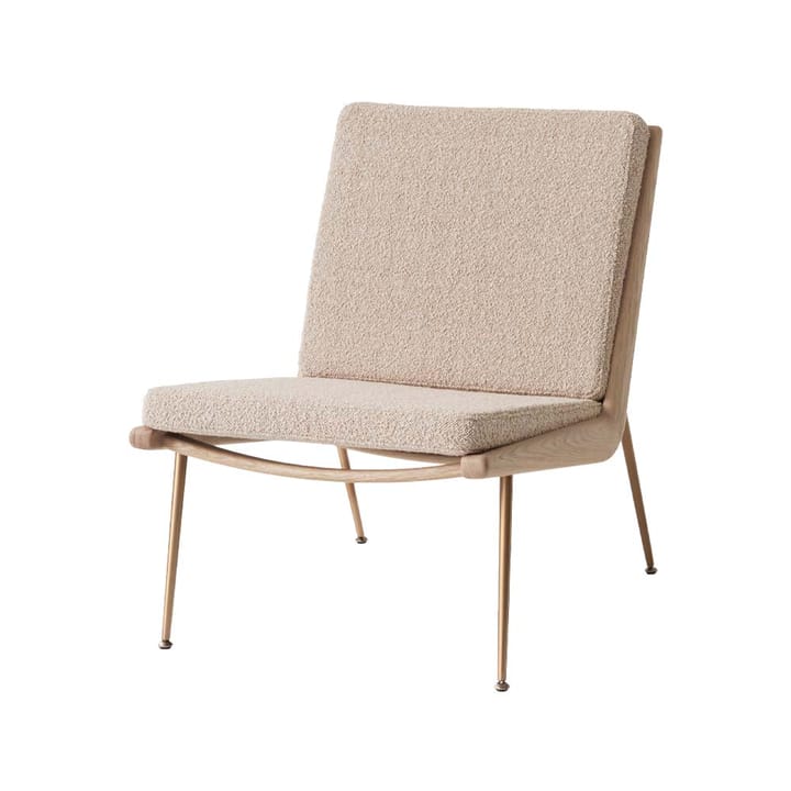 Boomerang HM1 armchair - Fabric karakorum 003 beige, white-oiled oak legs - &Tradition