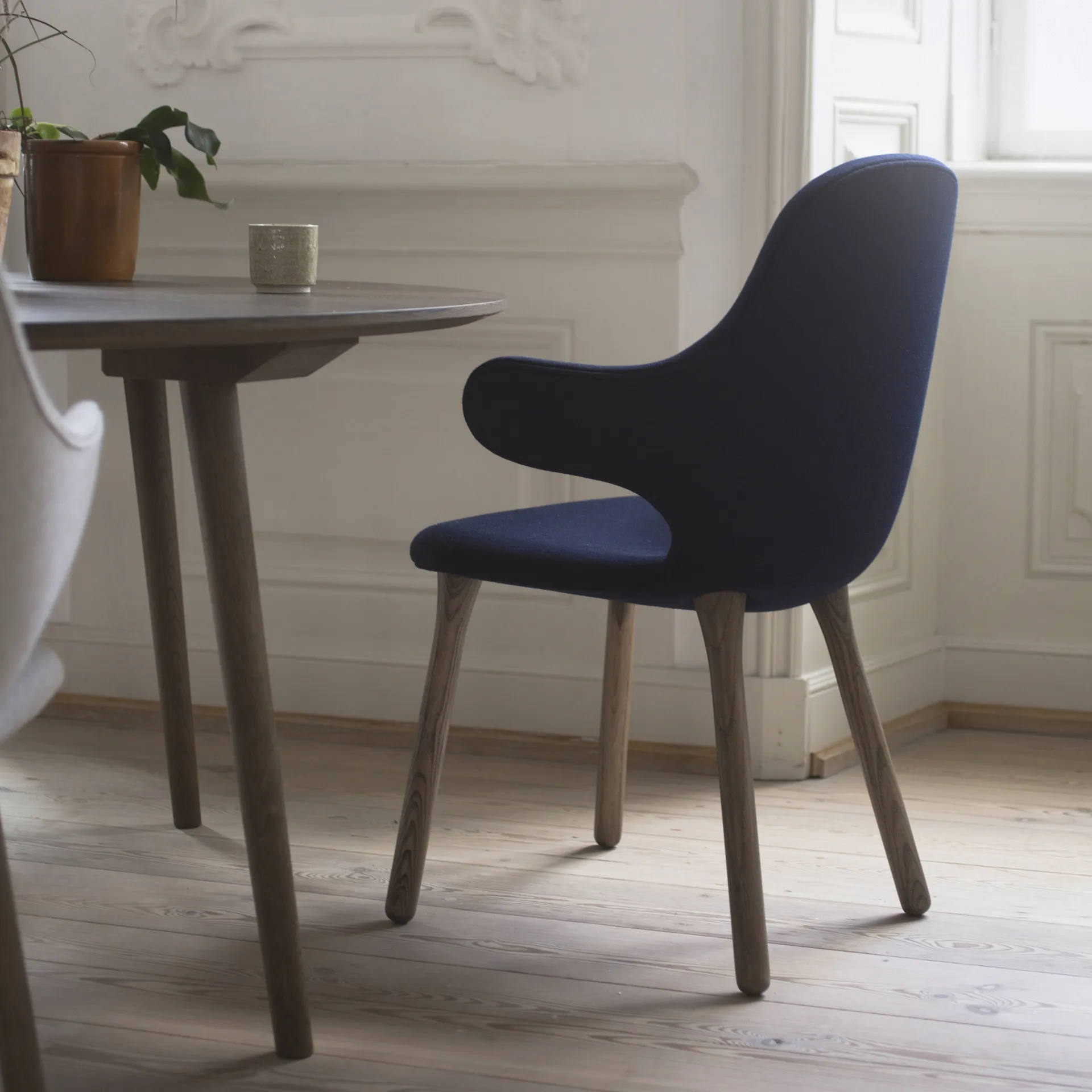 Catch JH1 chair, Balder 782 dark blue-black oak &Tradition