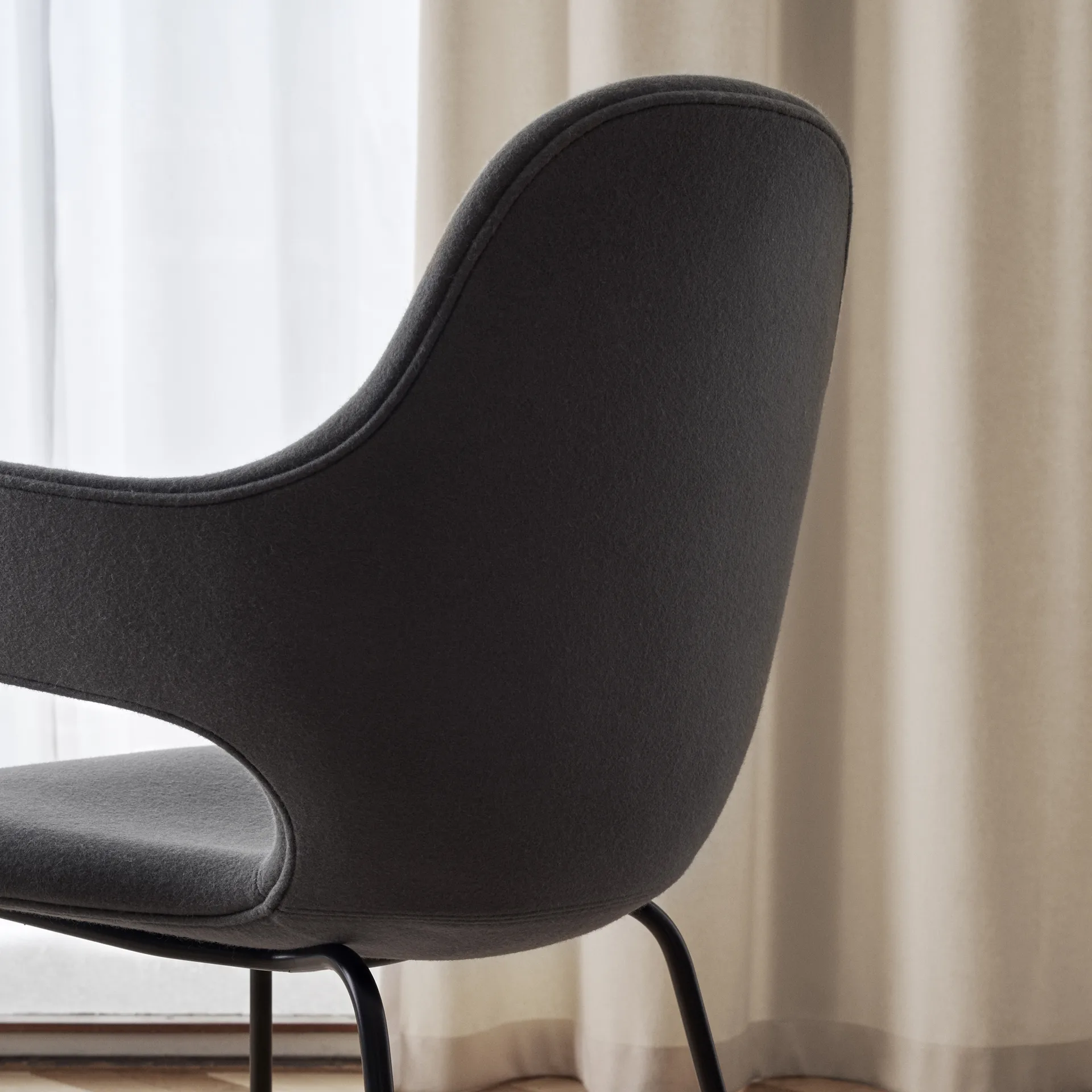 Catch JH15 chair, Divina 584 red-black lacquered steel &Tradition