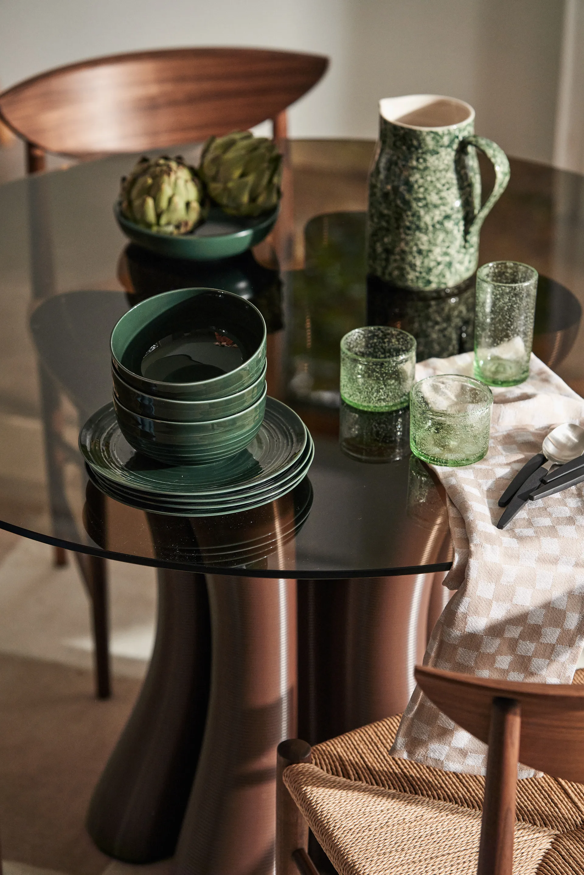 Drawn chair HM3, Walnut &Tradition