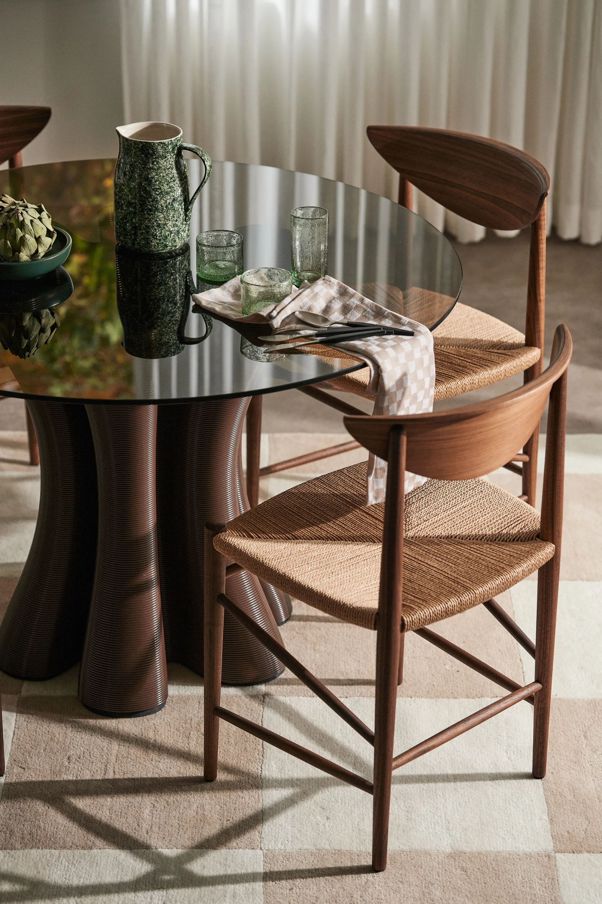 Drawn chair HM3, Walnut &Tradition