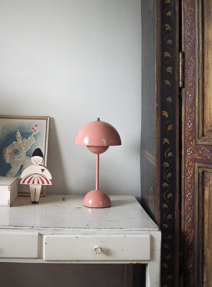 Flowerpot portable table lamp VP9, beige red &Tradition