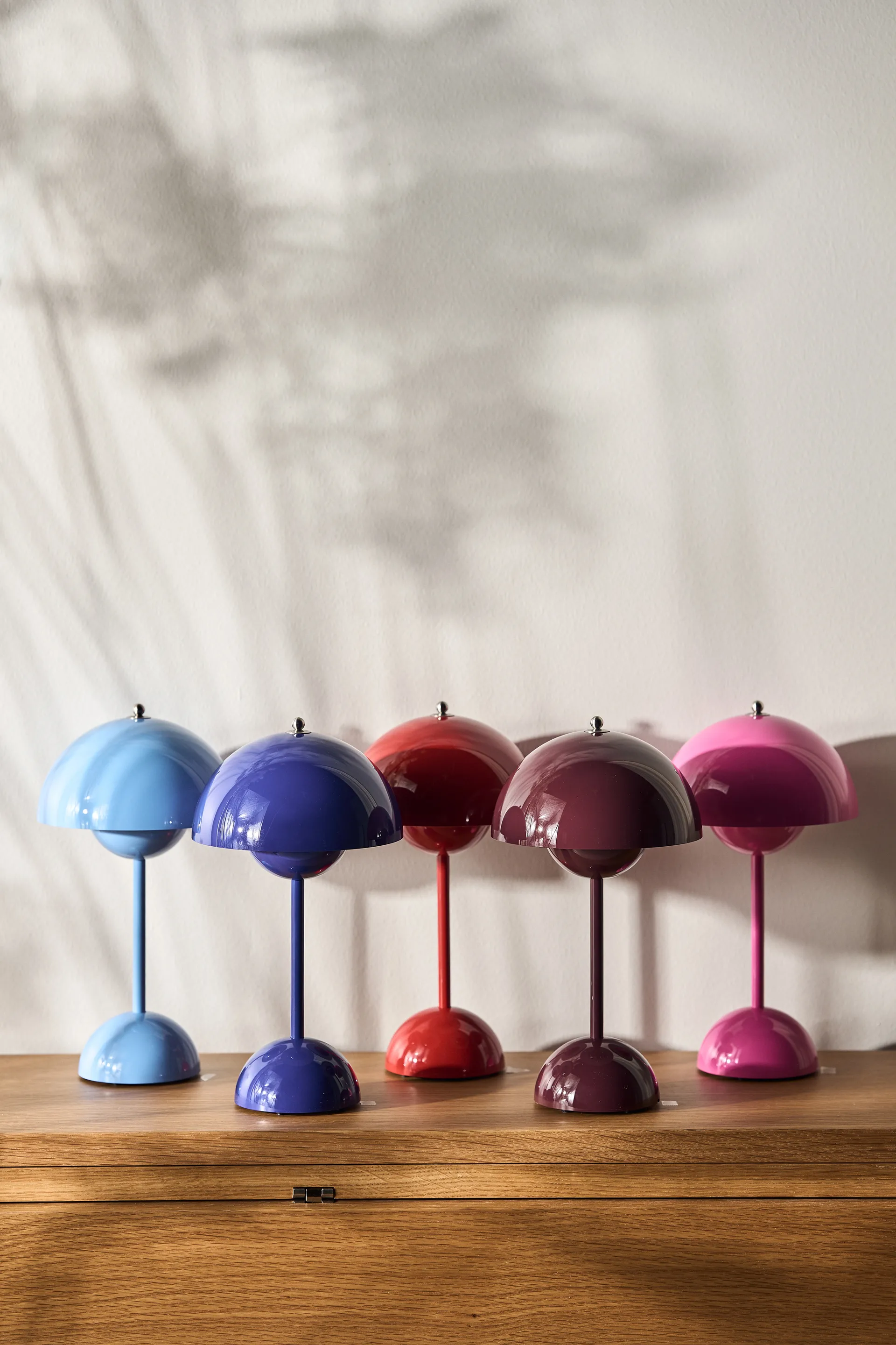 Flowerpot portable table lamp VP9, Cobalt blue &Tradition