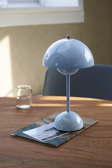 Flowerpot portable table lamp VP9 - light blue - &Tradition