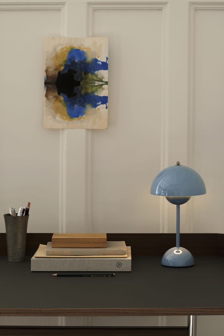 Flowerpot portable table lamp VP9 - light blue - &Tradition