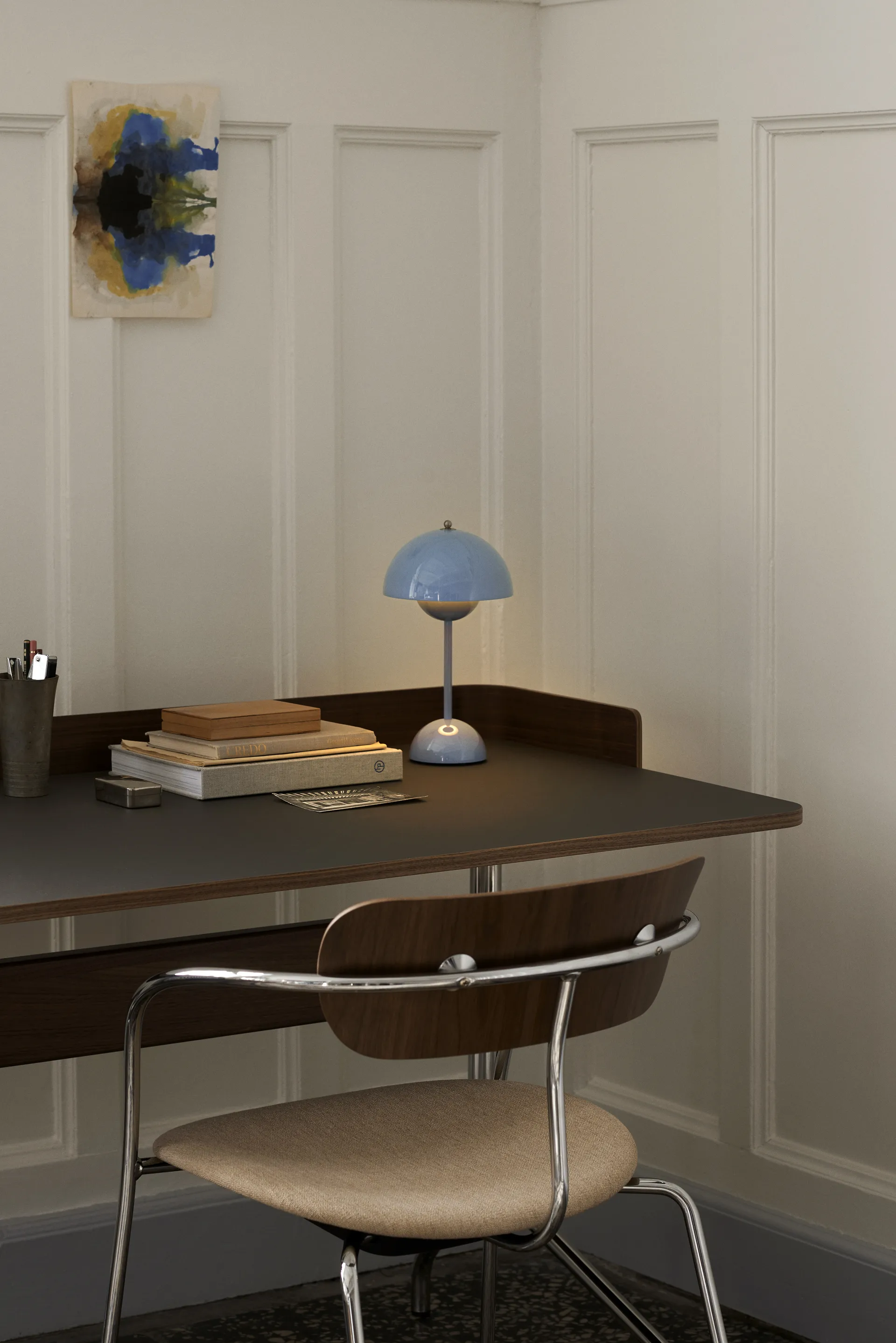 Flowerpot portable table lamp VP9, light blue &Tradition