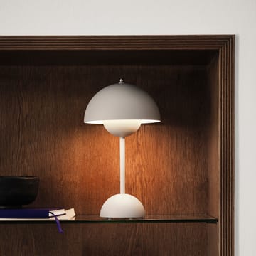 Flowerpot portable table lamp VP9 - matte light grey - &Tradition