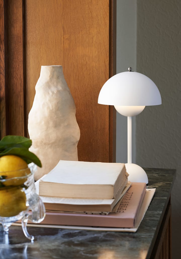 Flowerpot portable table lamp VP9 - matte white - &Tradition