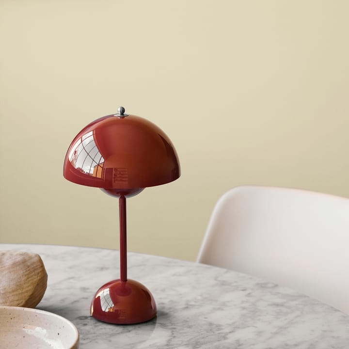 Flowerpot portable table lamp VP9, red brown &Tradition