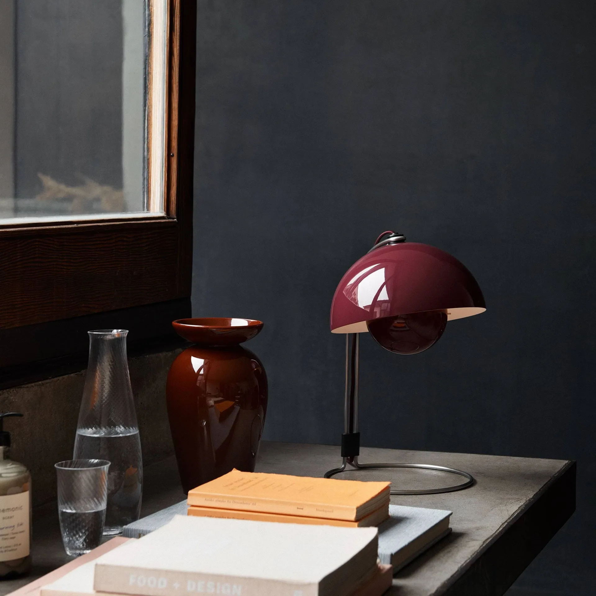 FlowerPot table lamp VP4, Dark plum &Tradition