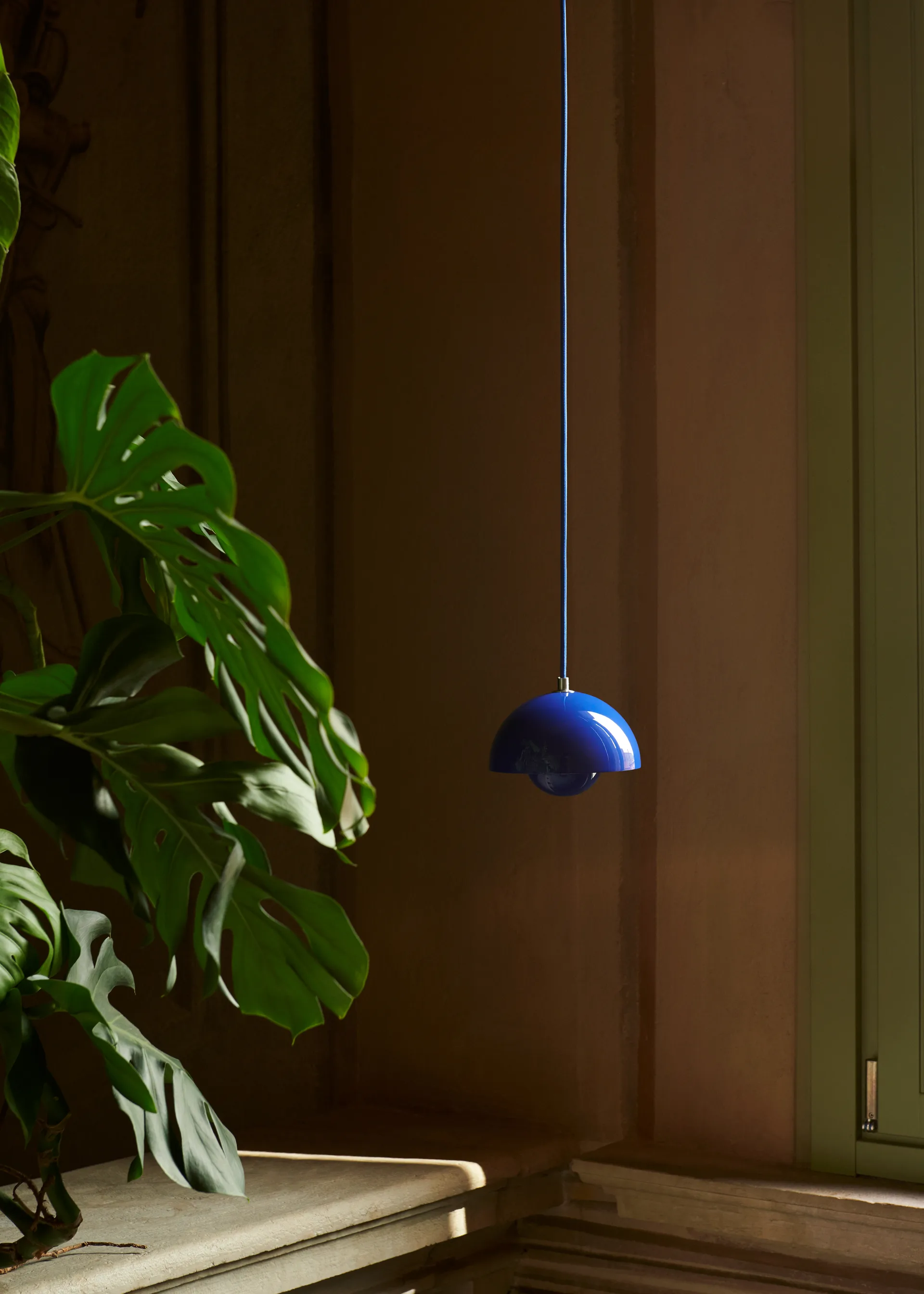 Flowerpot VP10 pendant lamp, Cobalt blue &Tradition