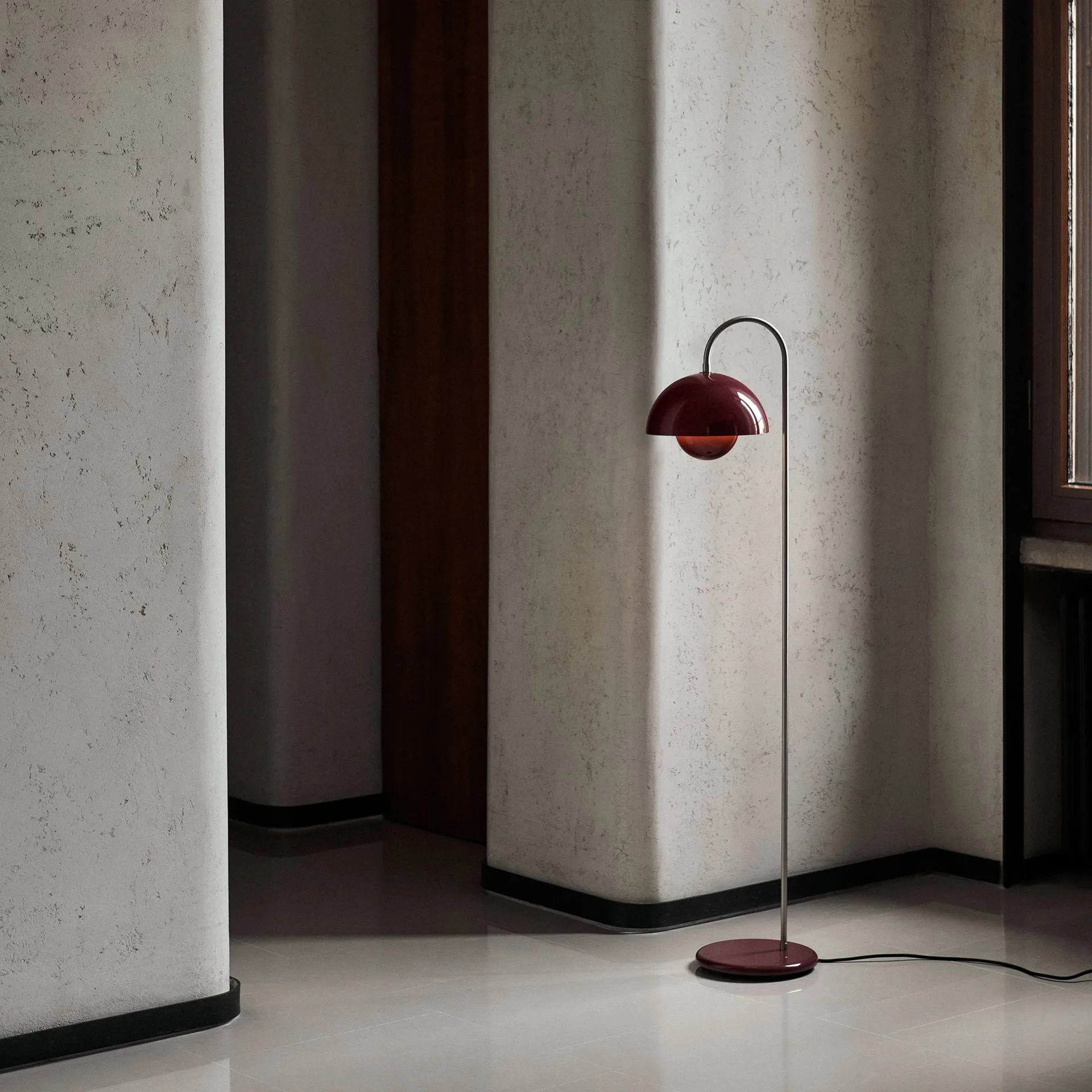 Flowerpot VP12 floor lamp, Dark plum &Tradition
