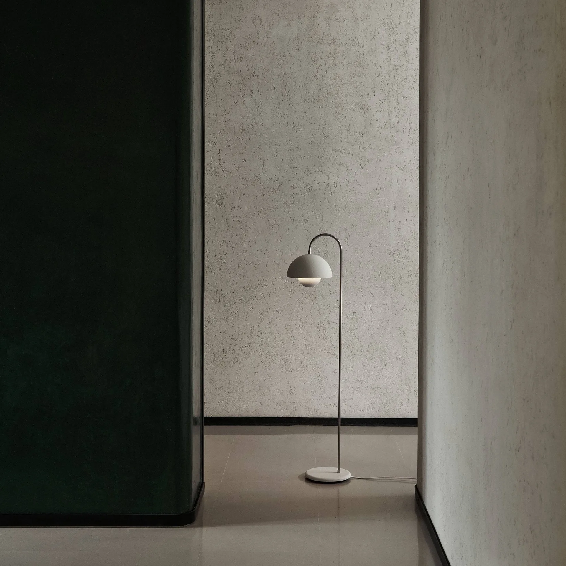 Flowerpot VP12 floor lamp, Matt white &Tradition