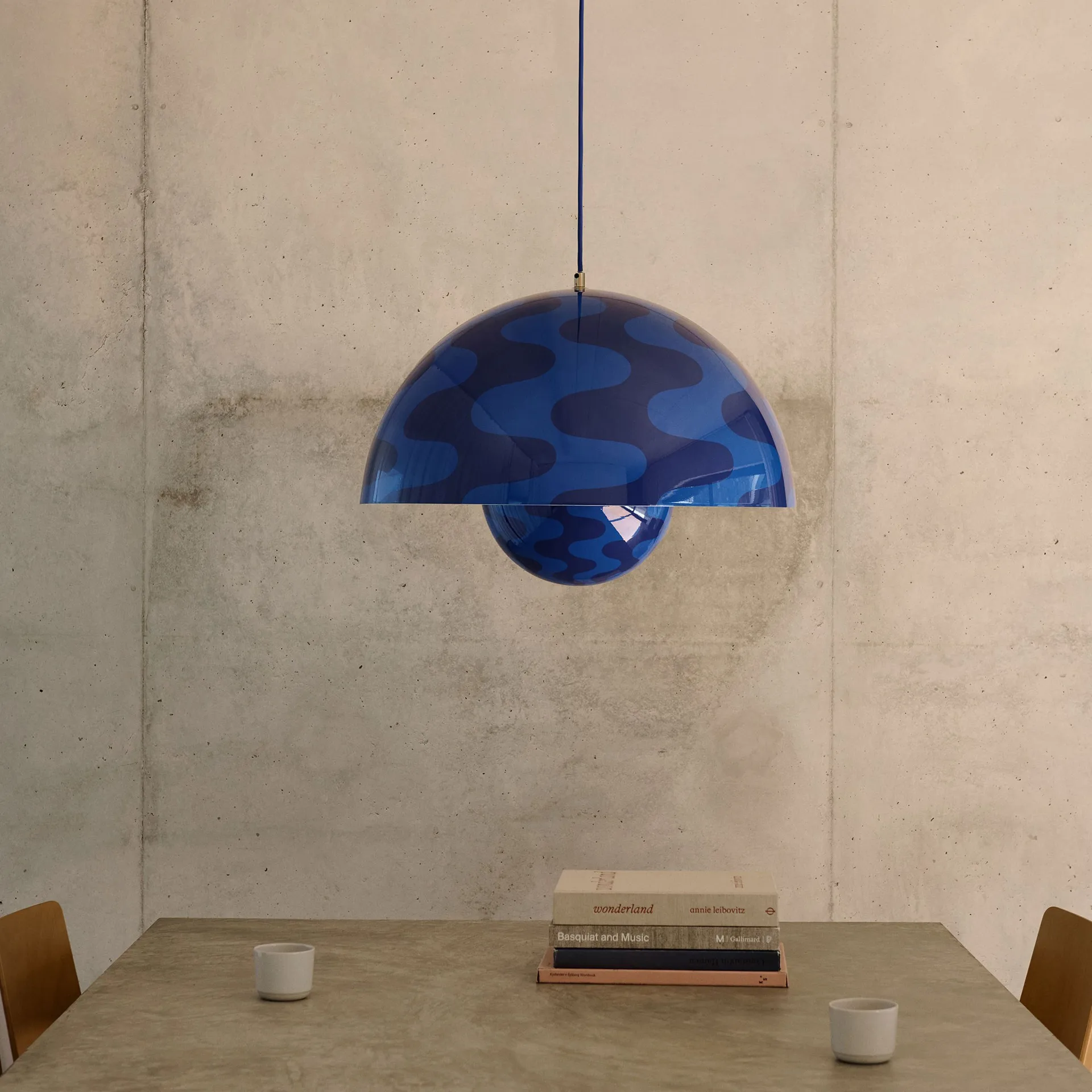 Flowerpot VP2 pendant lamp big, Cobalt blue-Twilight blue &Tradition