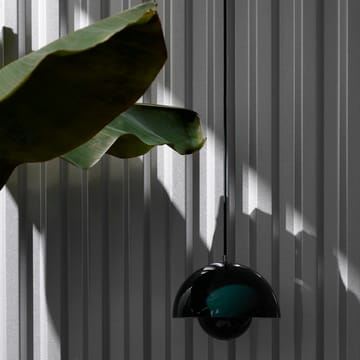 Flowerpot VP2 pendant lamp big - dark green - &Tradition