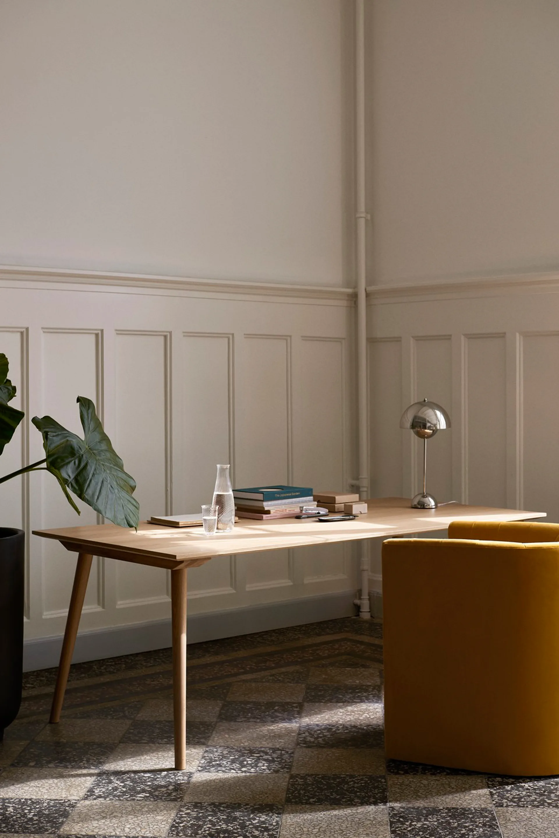 FlowerPot VP3 table lamp, Chrome-plated &Tradition