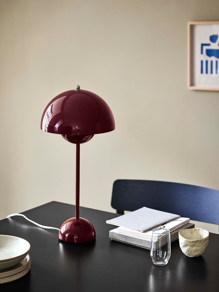 FlowerPot VP3 table lamp - Dark plum - &Tradition