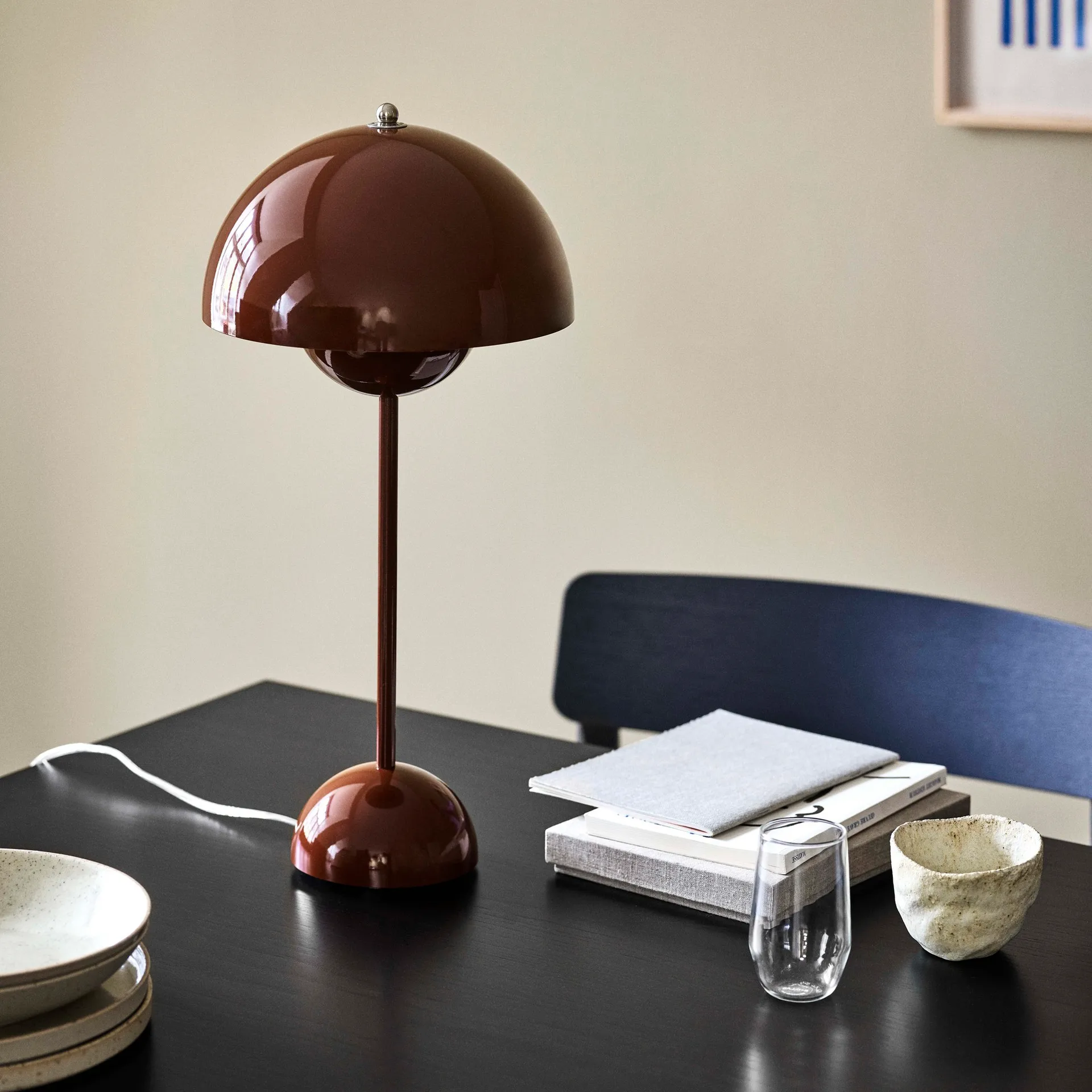 FlowerPot VP3 table lamp, red-brown &Tradition