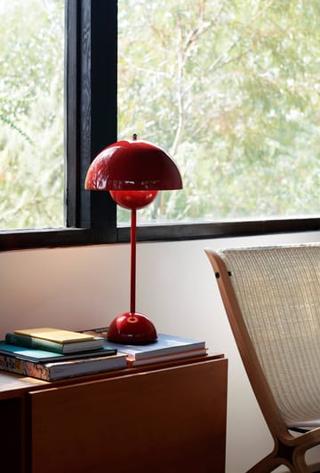 FlowerPot VP3 table lamp - Vermilion red - &Tradition