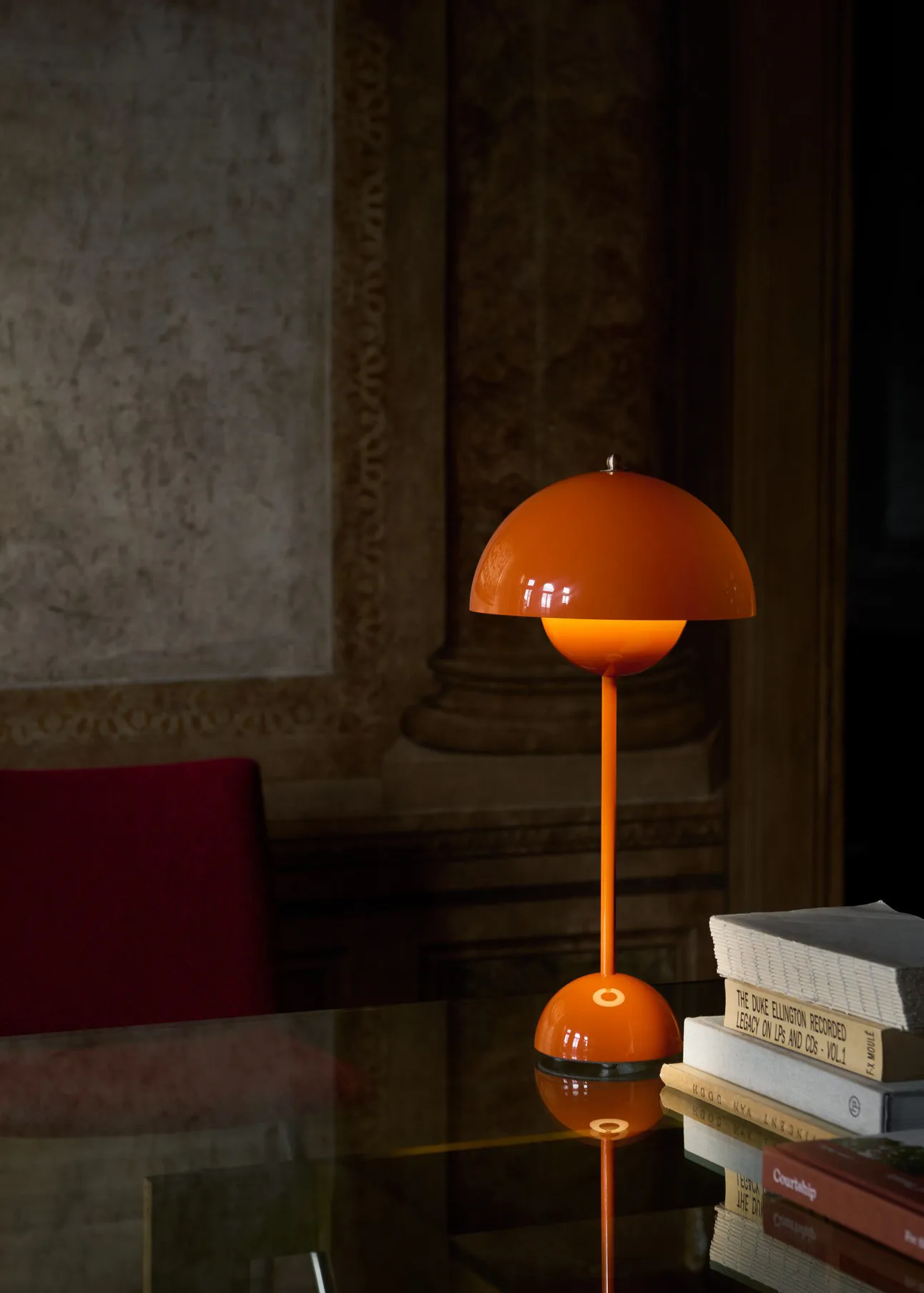 FlowerPot VP3 table lamp, Zesty orange &Tradition