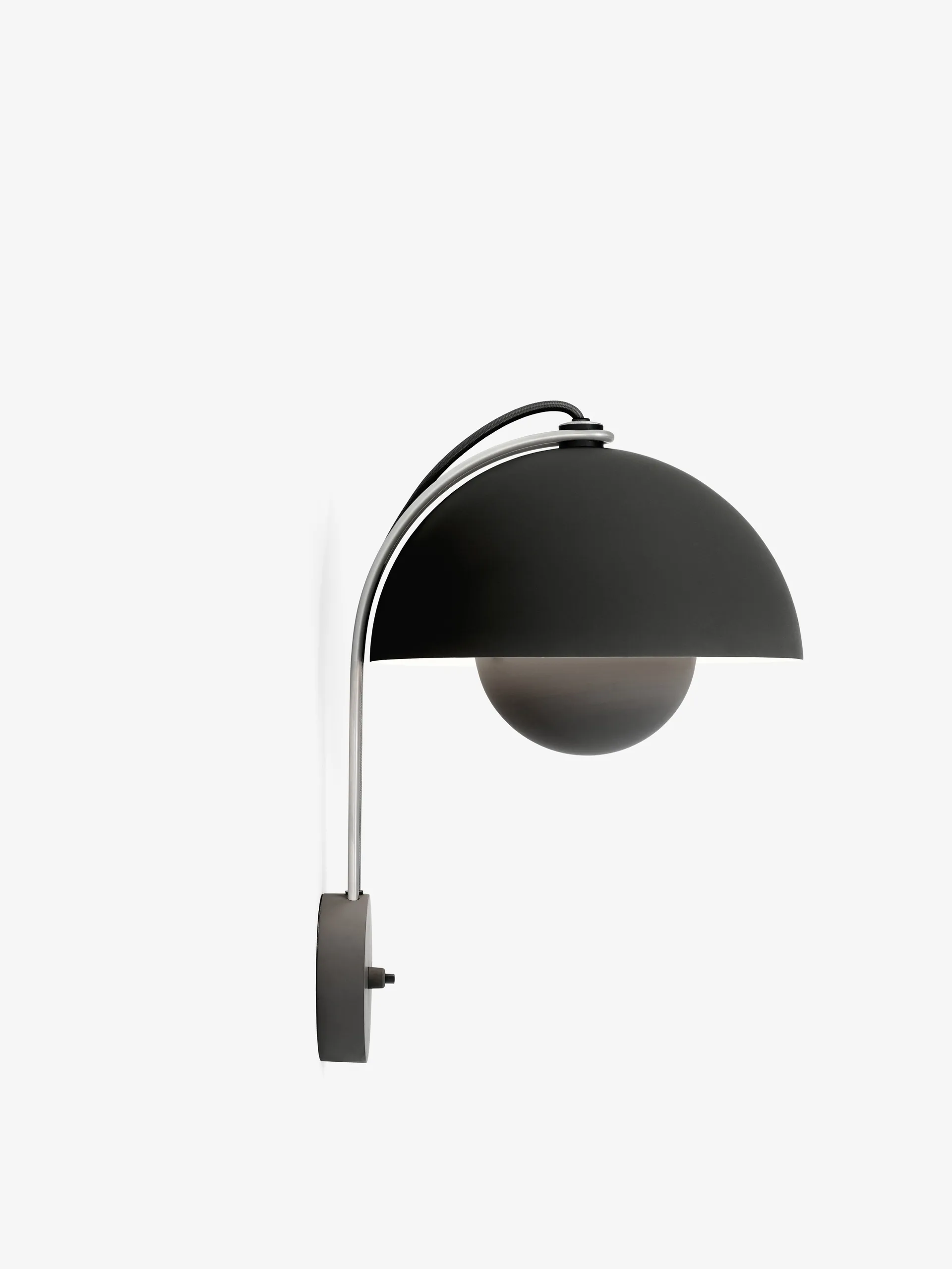 Flowerpot VP8 wall lamp, Matte black &Tradition