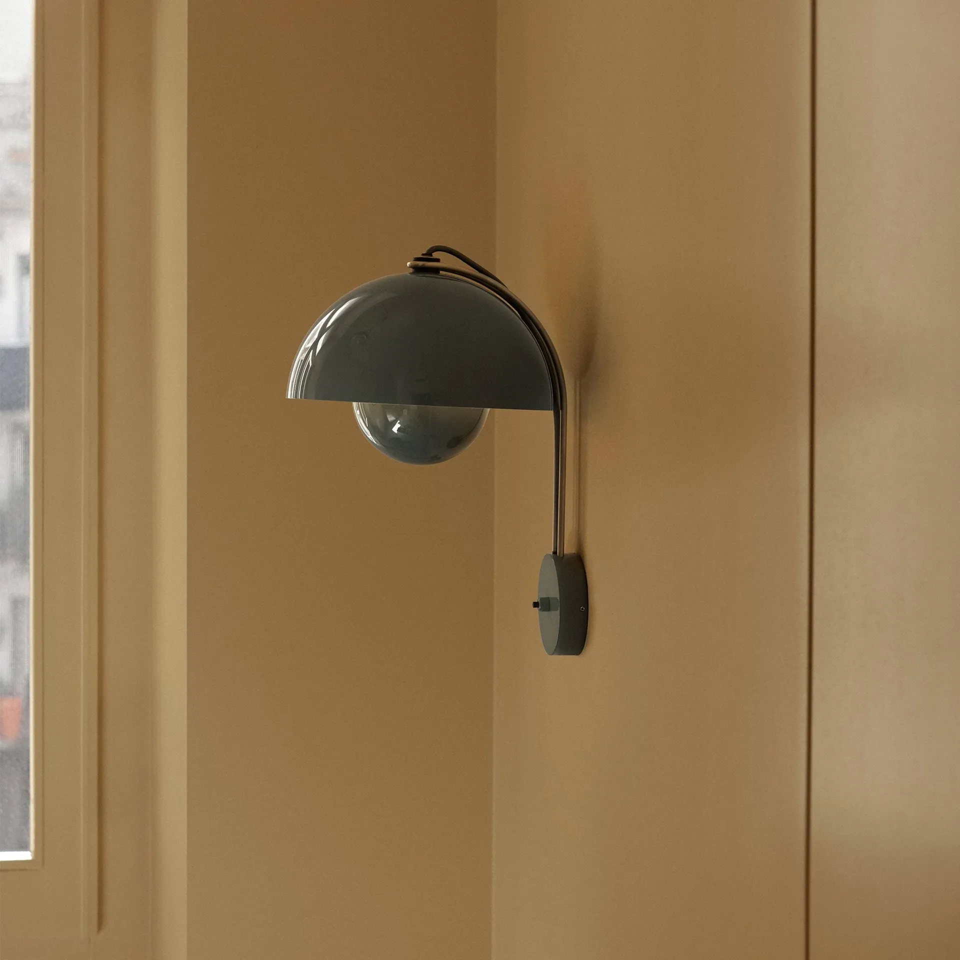 Flowerpot VP8 wall lamp, Stone blue &Tradition