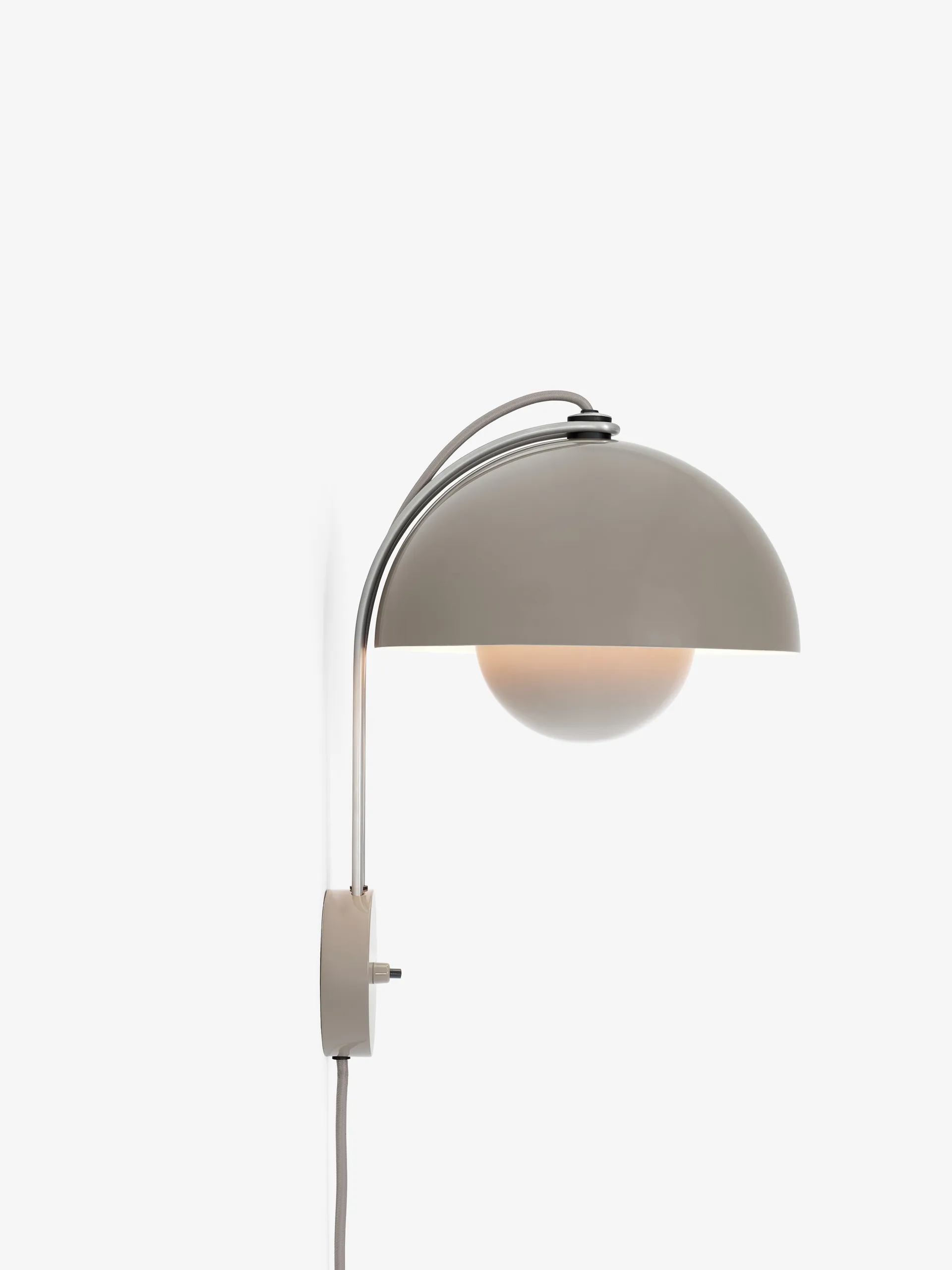 Flowerpot wall lamp VP8, Grey beige &Tradition