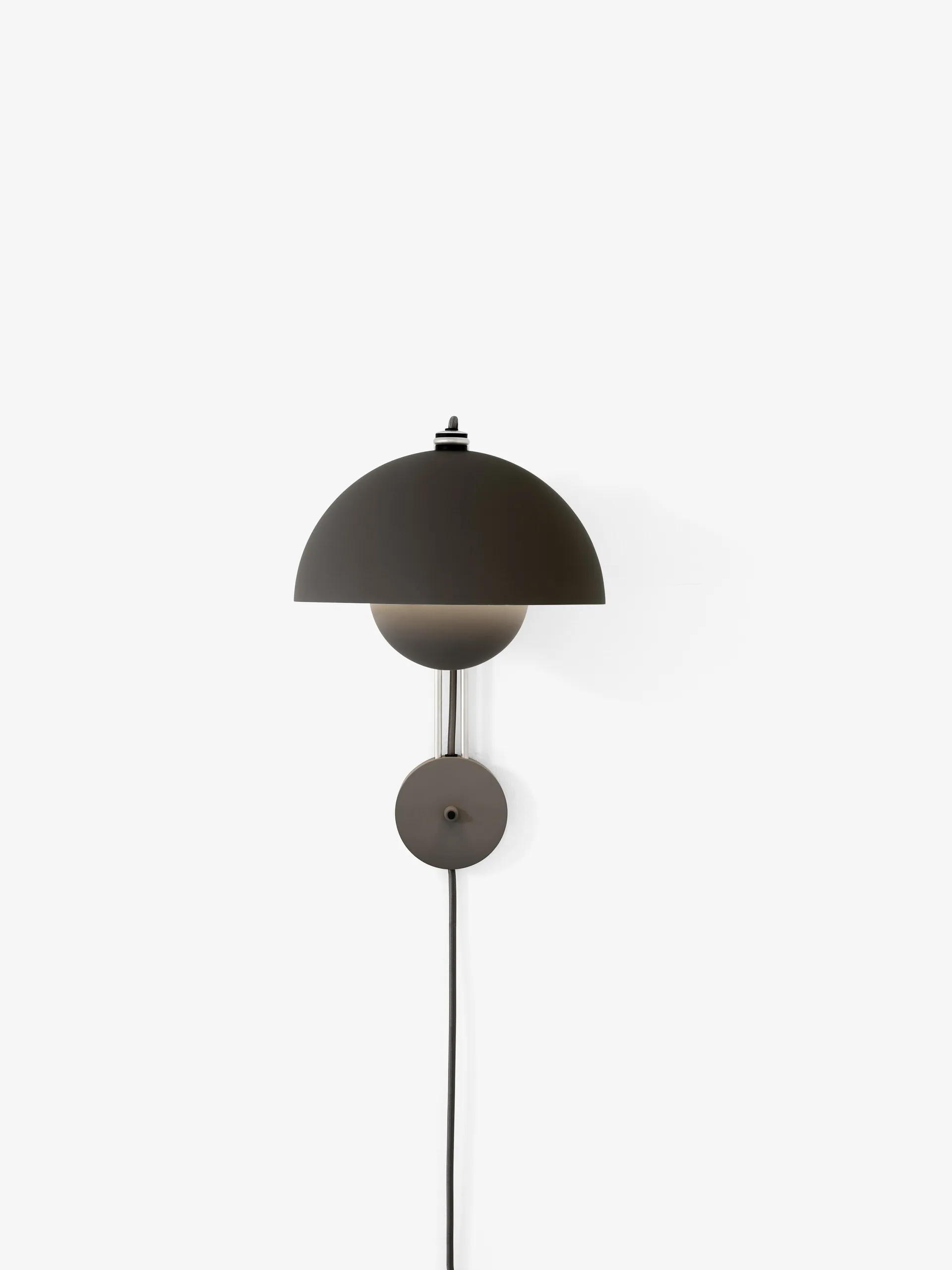 Flowerpot wall lamp VP8, Matte black &Tradition