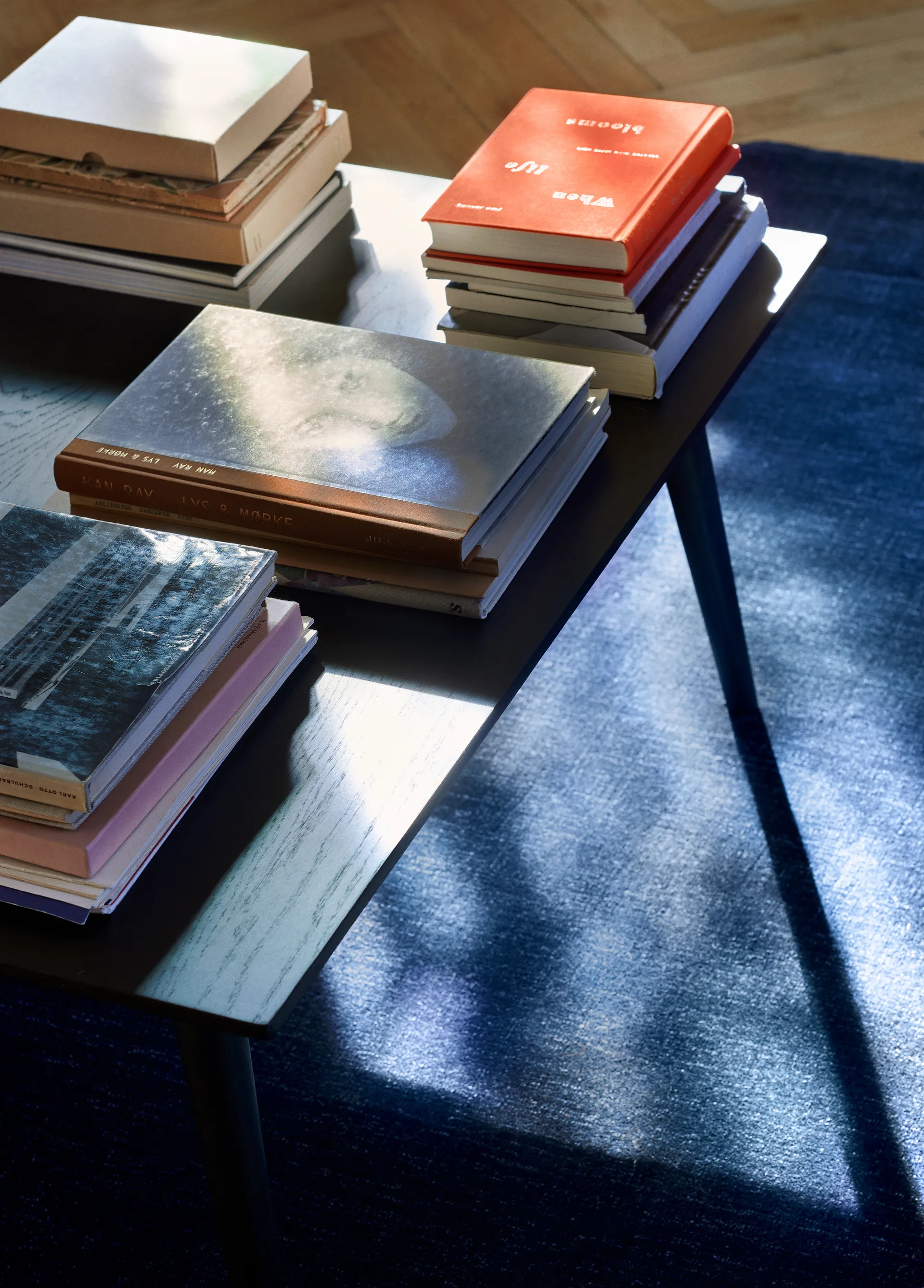 In Between coffee table SK24 90x90 cm, Black lacquered oak &Tradition