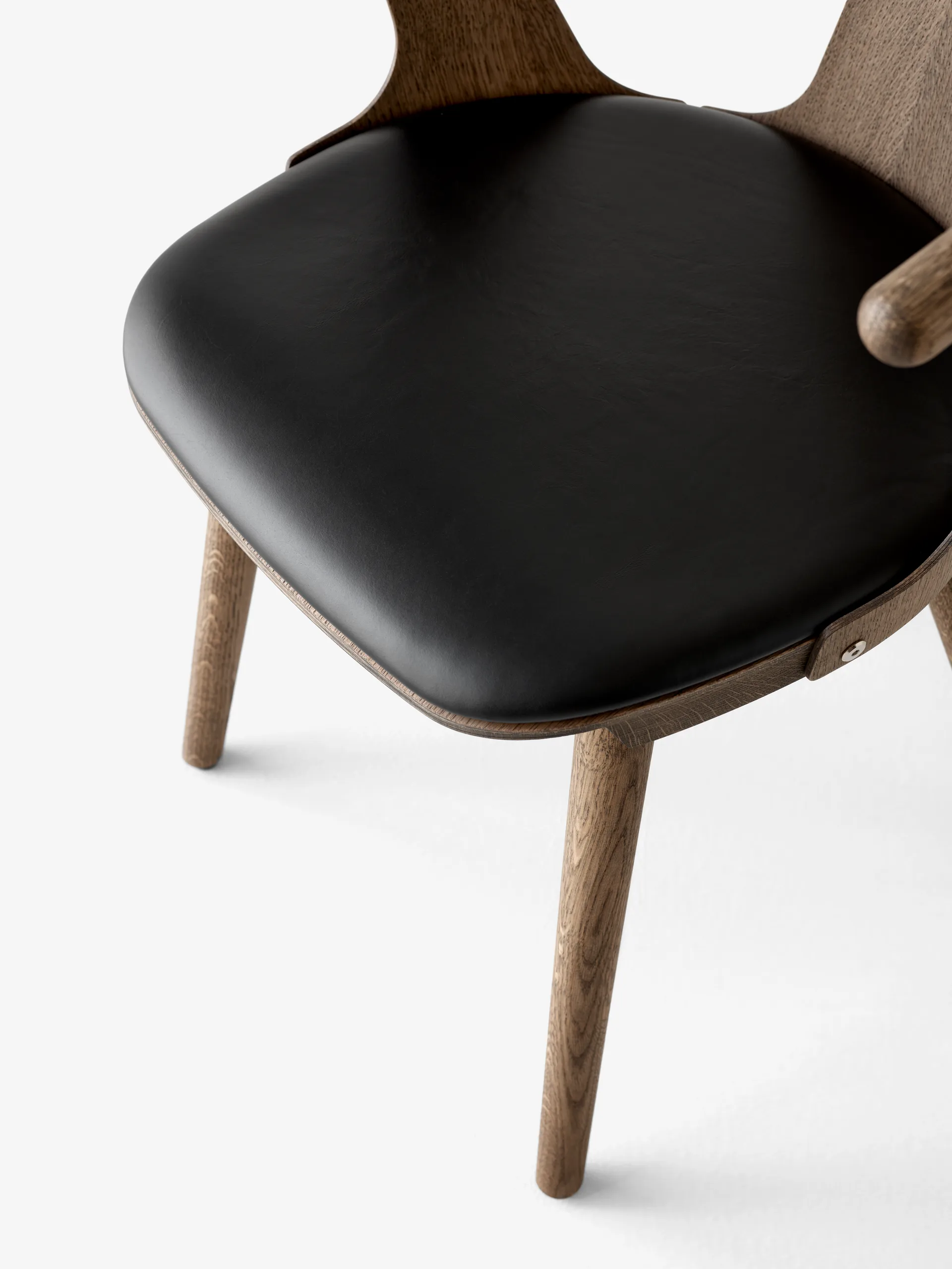 In Between SK2 chair, Smoked oiled oak-Noble black leather &Tradition