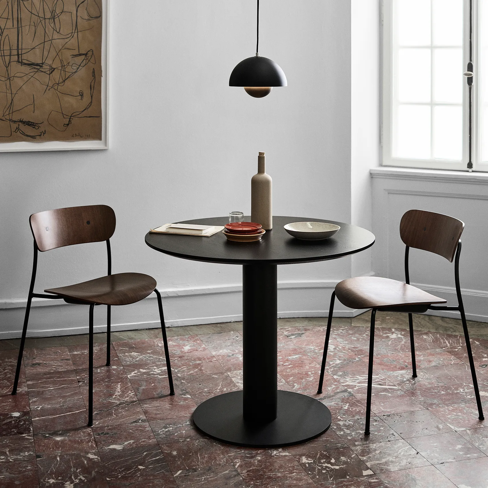 In Between table SK11, Walnut &Tradition