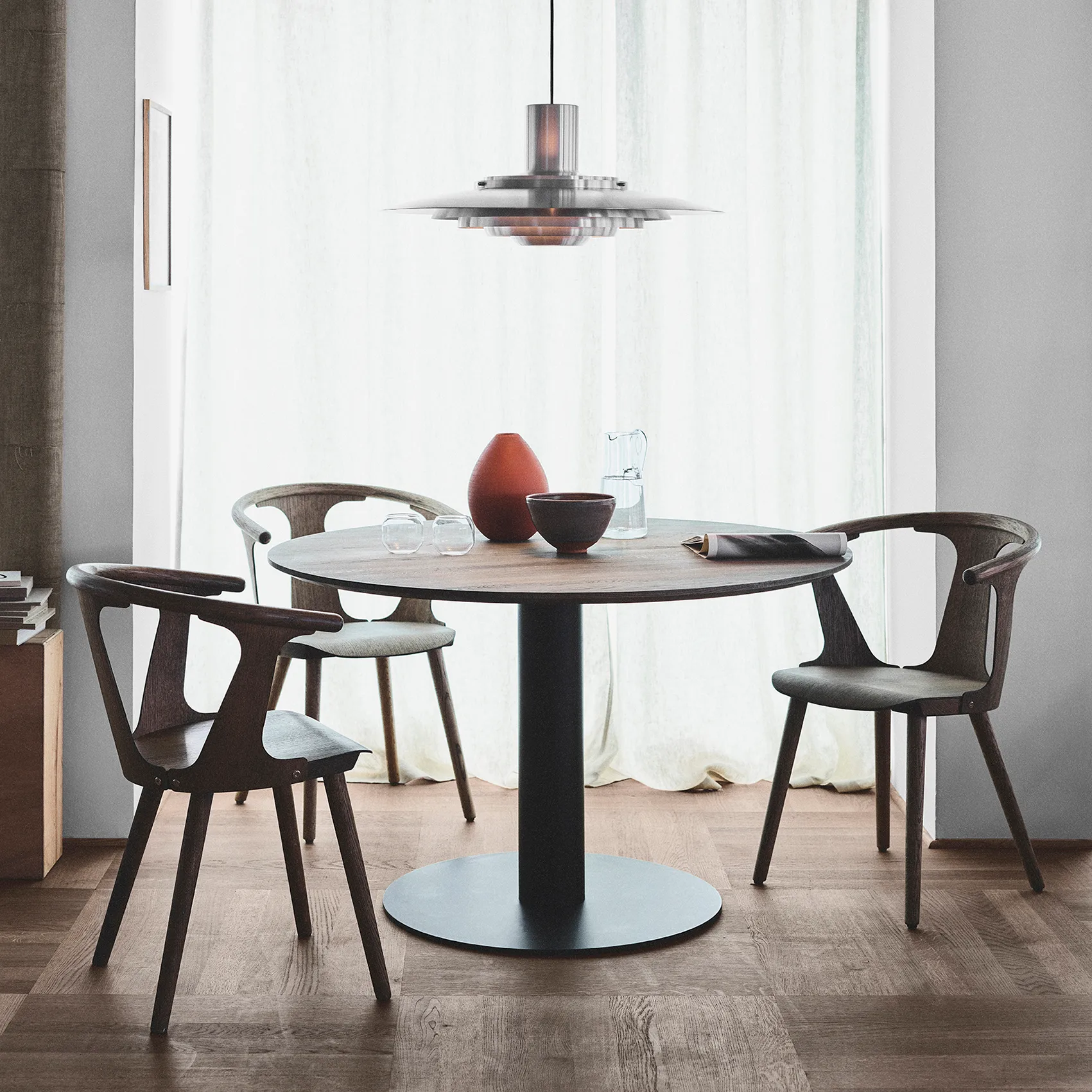 In Between table SK12, Walnut &Tradition