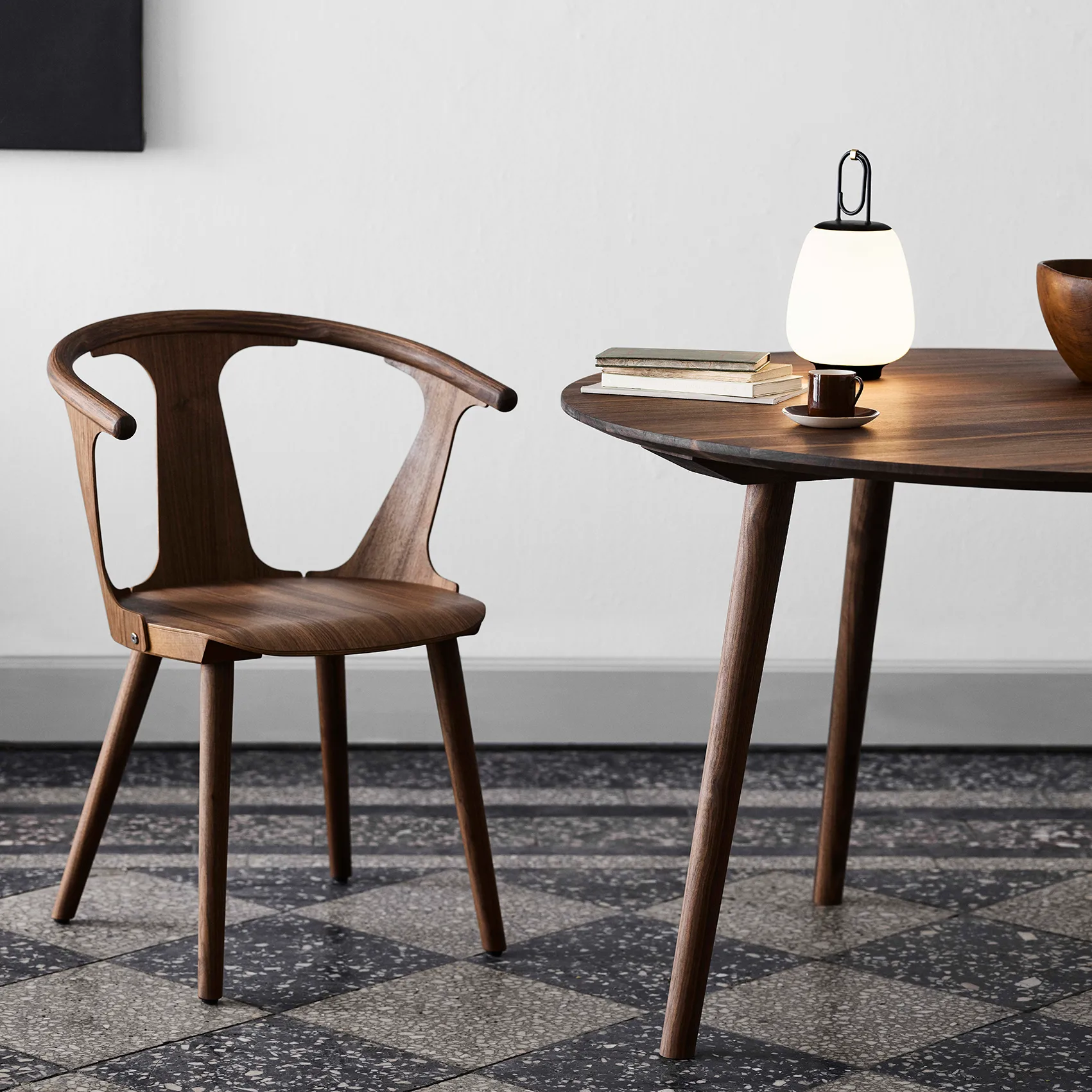 In Between table SK4, Walnut &Tradition