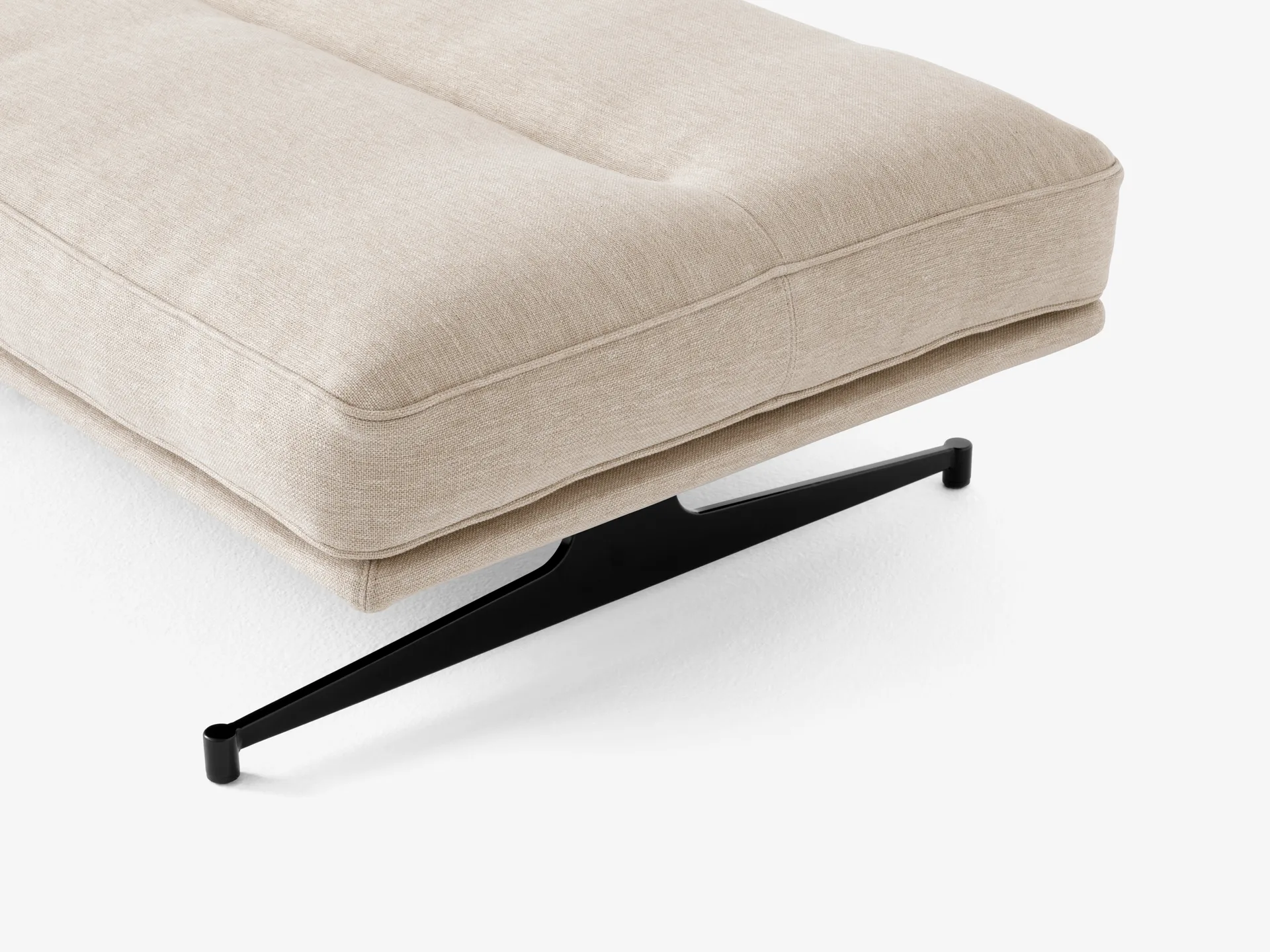 Inland AV32 pouf 78x113 cm, Clay 0011-warm black &Tradition